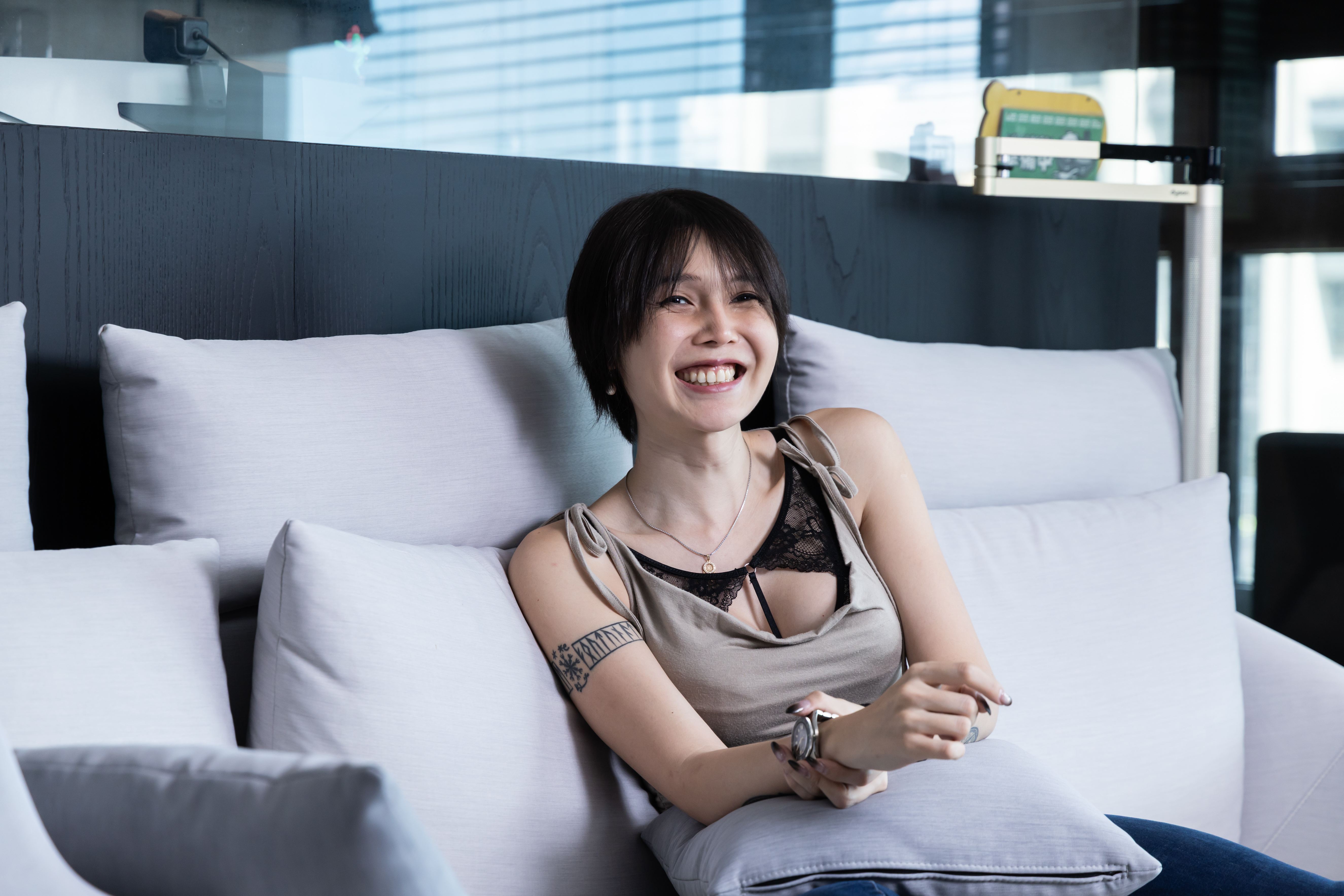 反指標女神2/神祕力量帶衰她? 美國名校財金系畢業 半導體業務當8年 美光也是她客戶照賠大錢