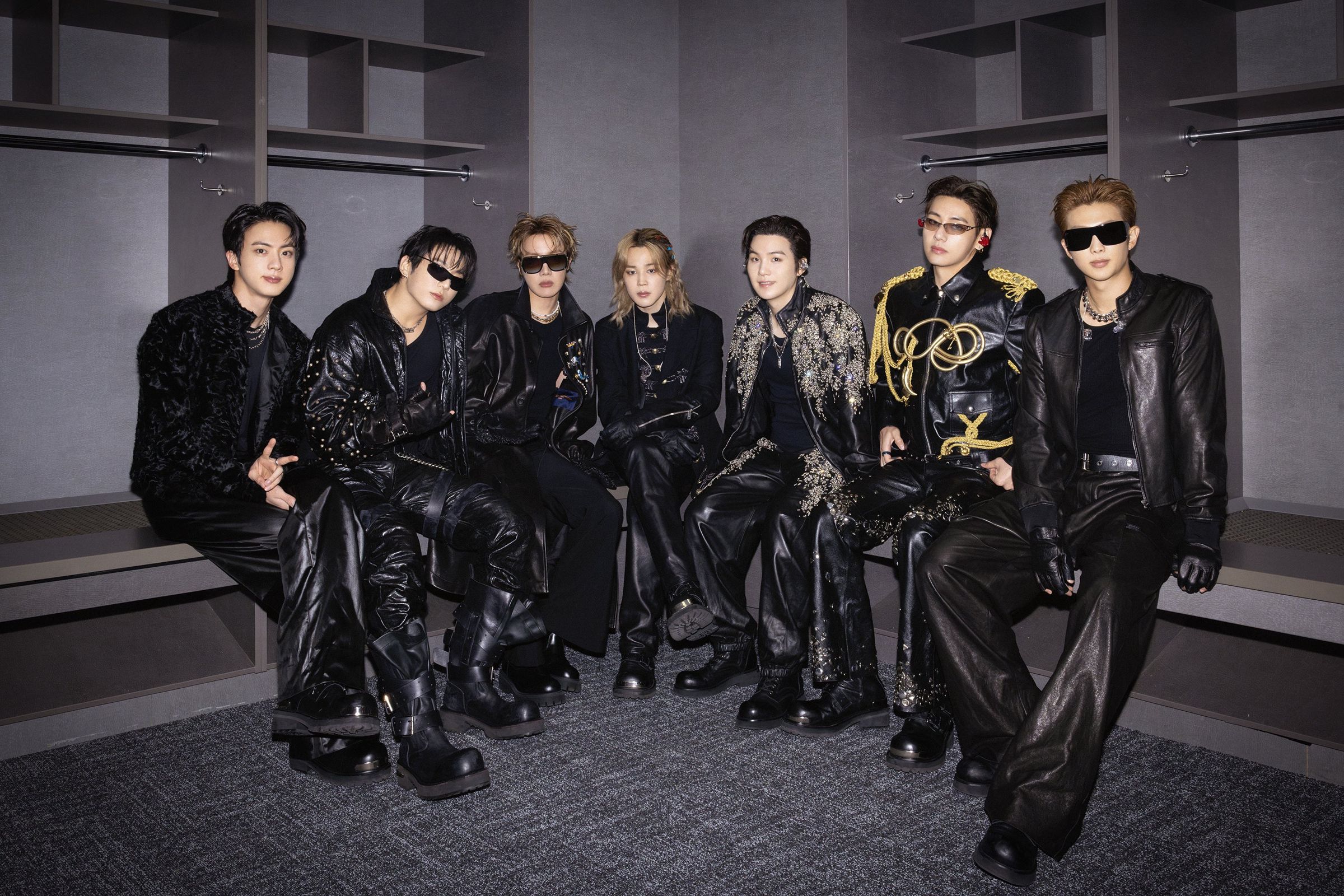 一名韓國男子長年靠轉售熱門演唱會門票牟利,BTS演唱會門票原價11萬韓元,竟以300萬韓元售出。圖為韓國天團BTS。(翻攝X@bts_bighit)