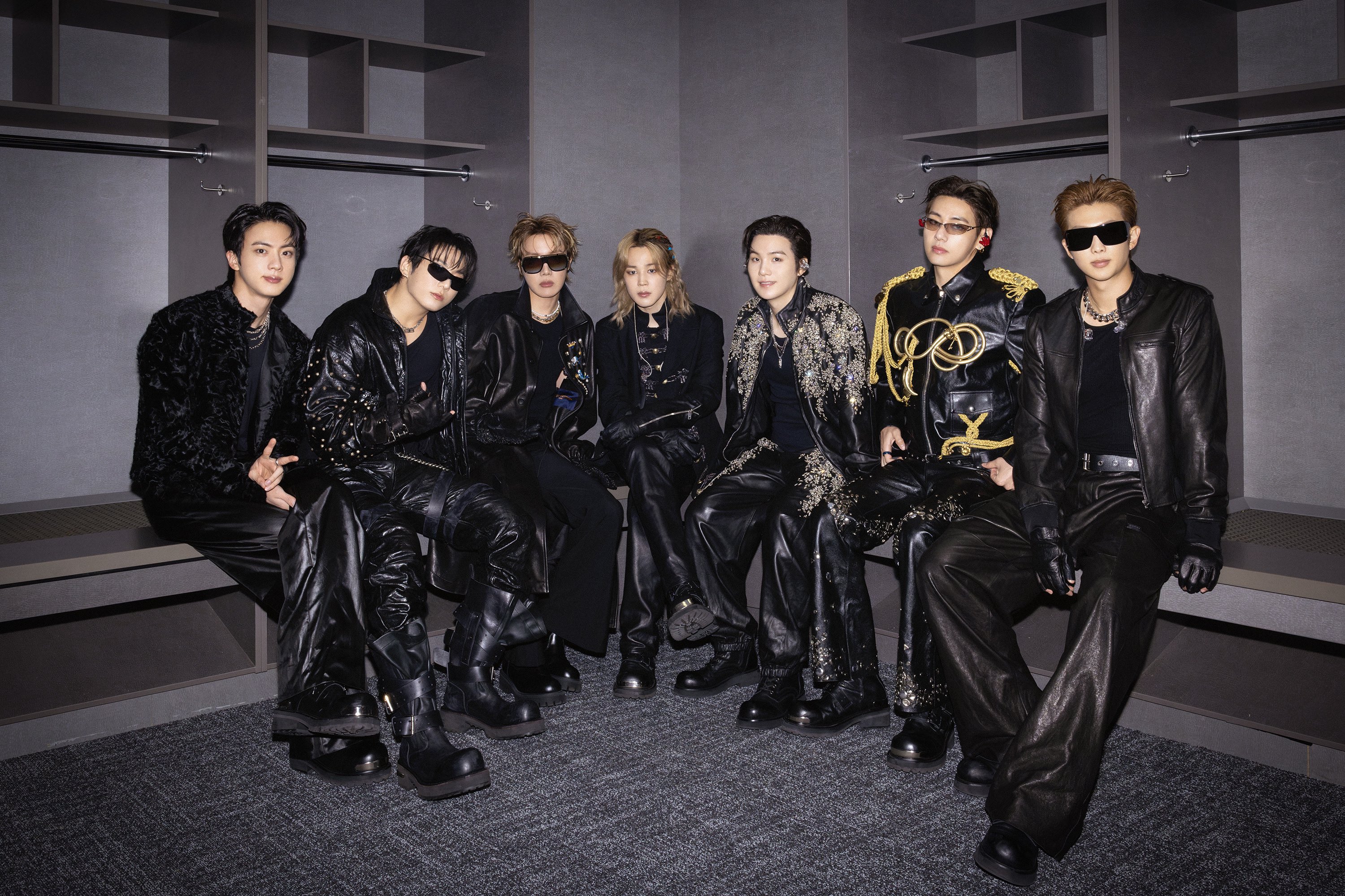 一名韓國男子長年靠轉售熱門演唱會門票牟利,BTS演唱會門票原價11萬韓元,竟以300萬韓元售出。圖為韓國天團BTS。(翻攝X@bts_bighit)