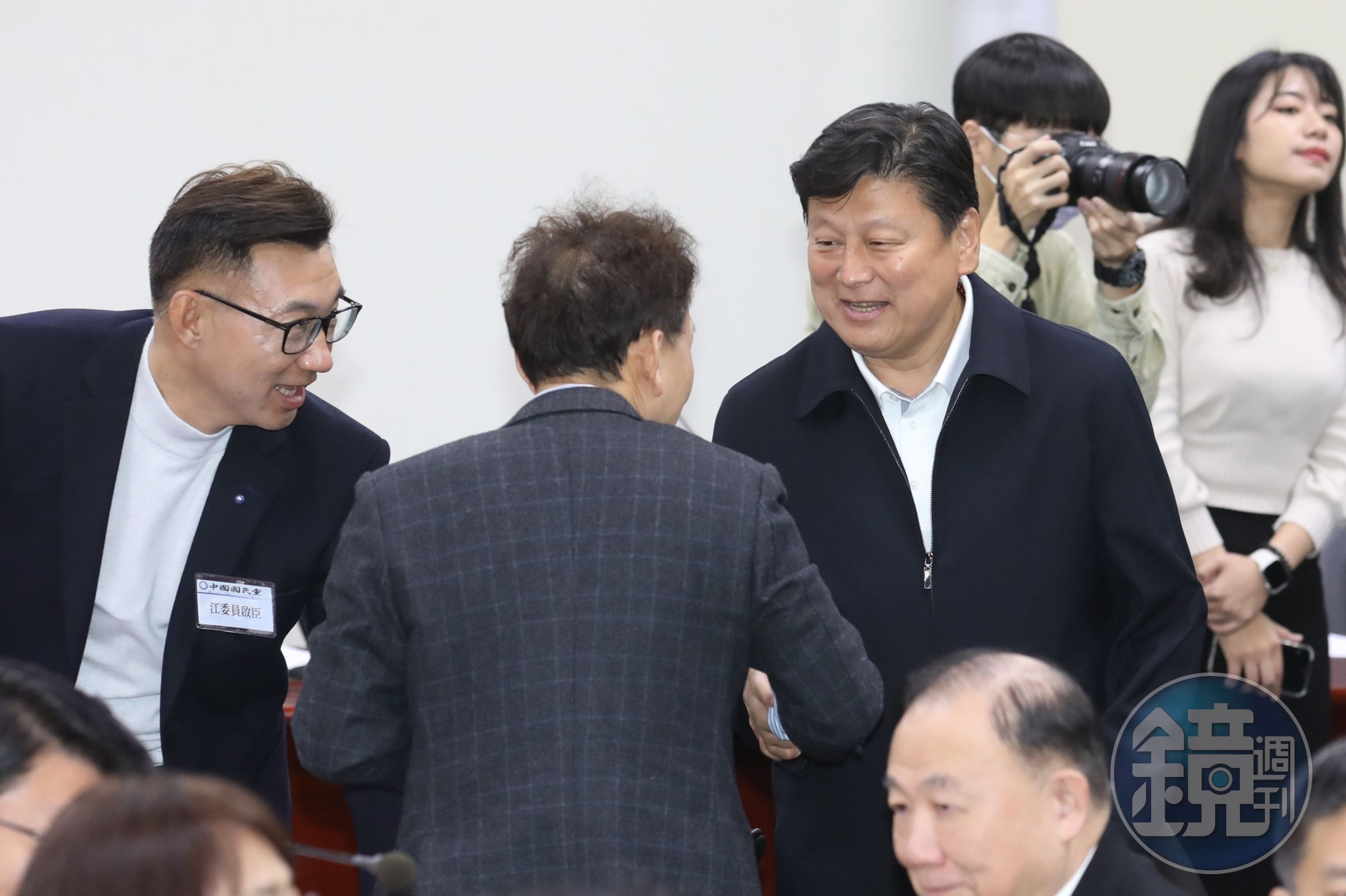 對於民眾黨推黃珊珊選立法院長，國民黨立院黨團總召傅崐萁（右）表示樂見。
