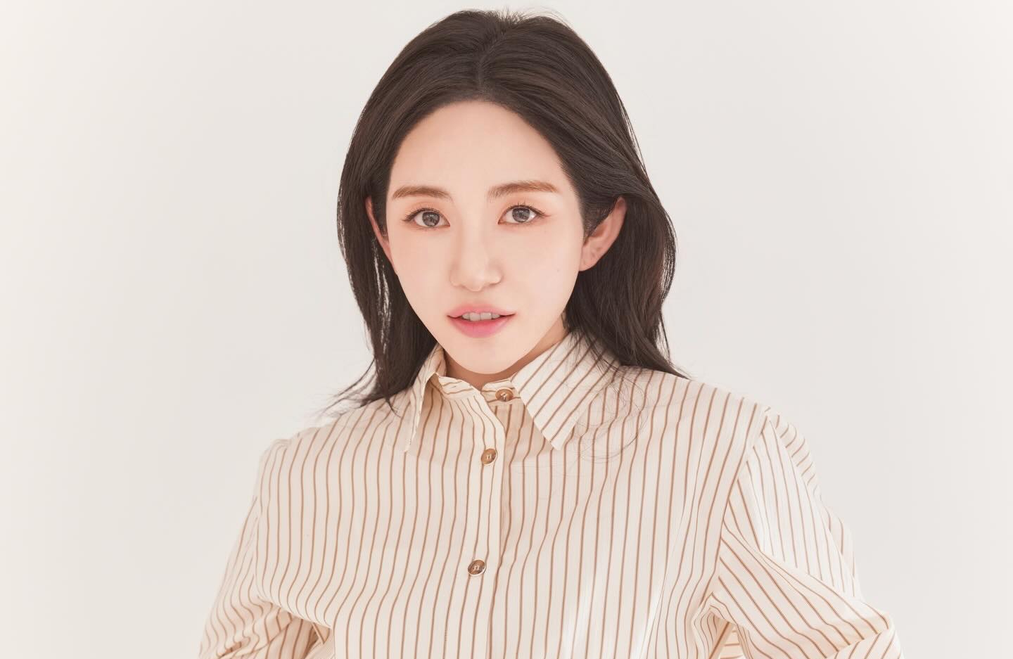 權珉娥年初再度在社群情緒崩潰並做出自殘行為。目前經紀公司道義相助，將對惡意留言與不實傳言採法律應對。（翻攝MODEN BERRY KOREA IG）