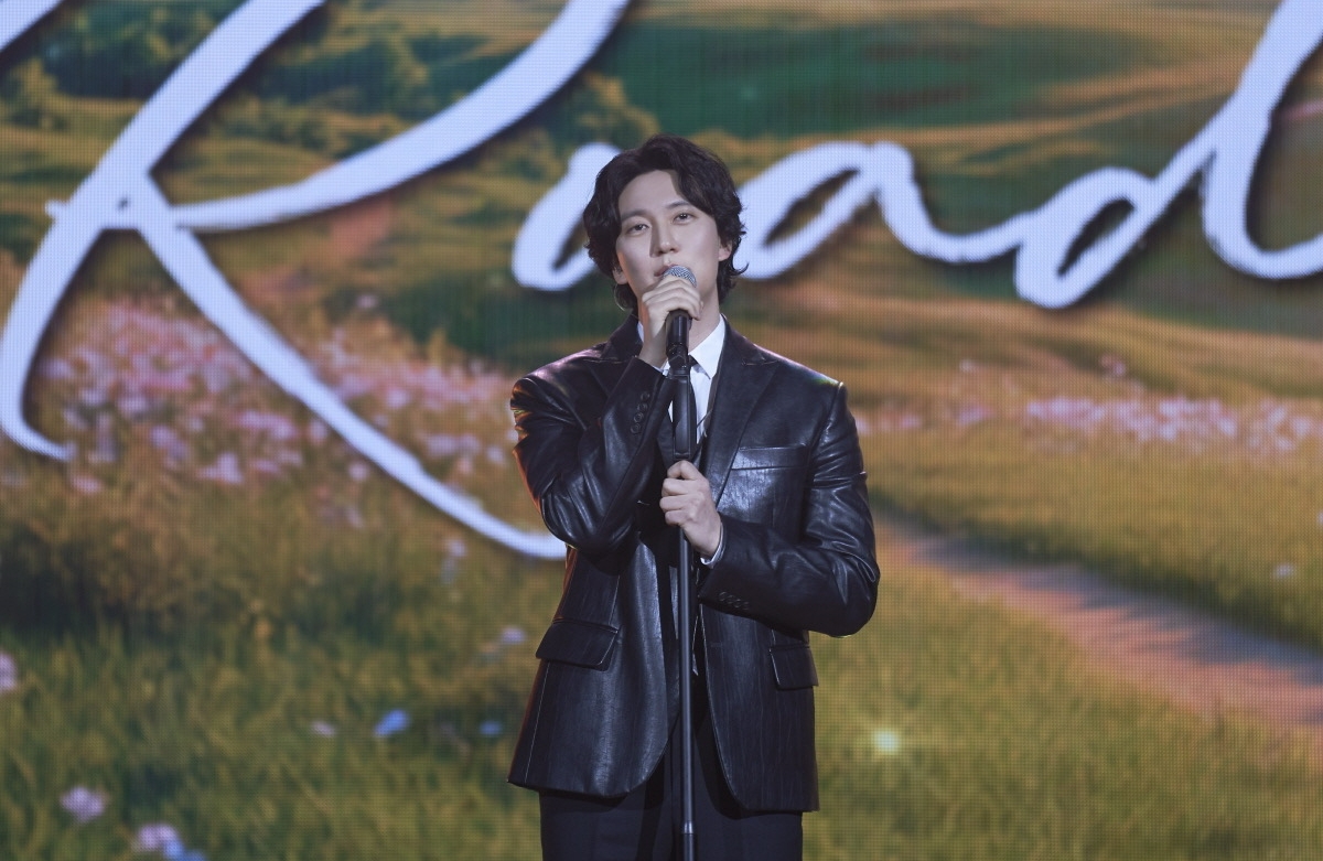 金南佶前年獲選好感度韓星第一名，今（5日）受訪聽聞此事超開心。（GILSTORY娛樂提供）