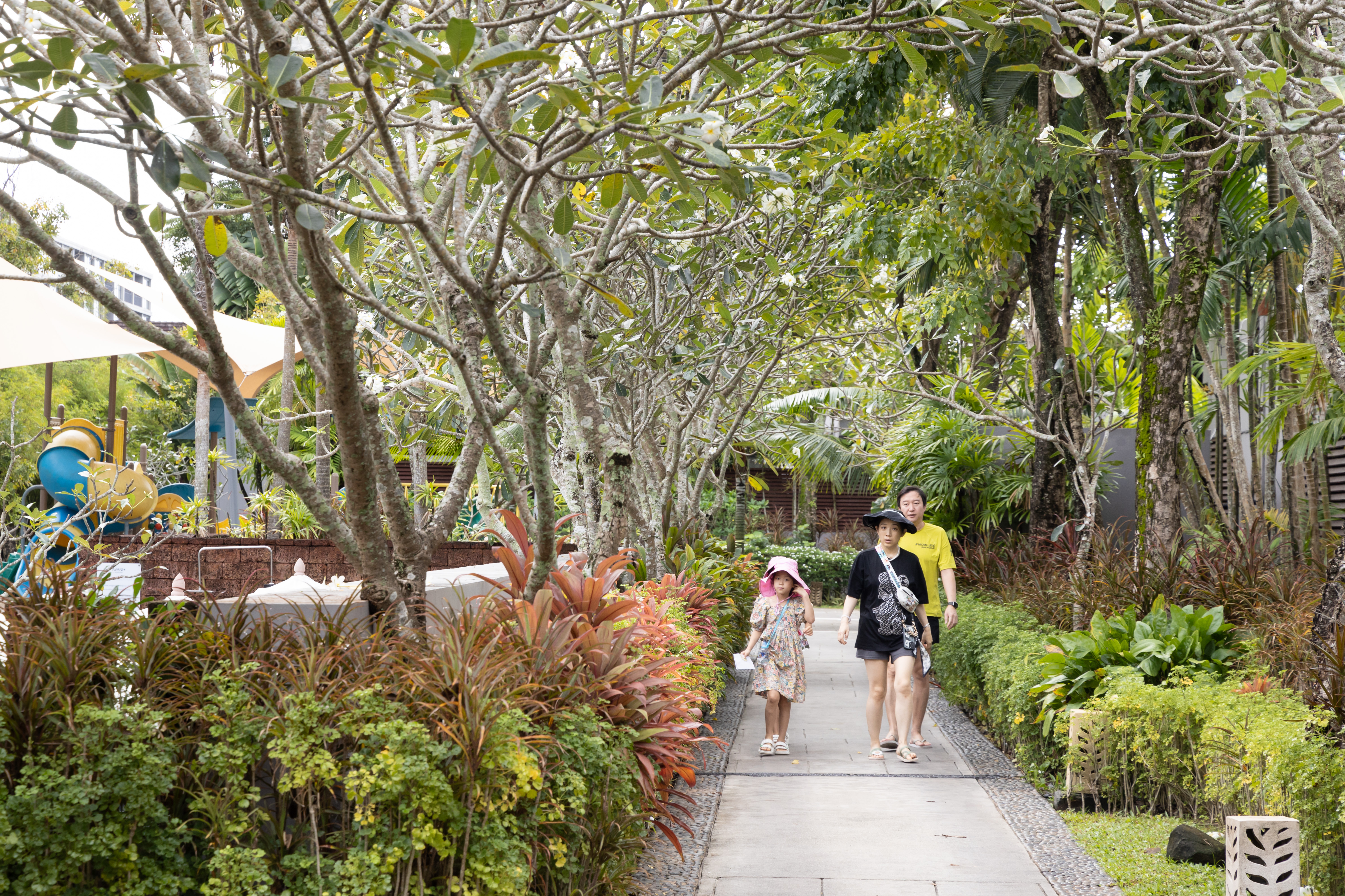 每逢暑假，許多家庭客選擇到普吉島邁考海灘安納塔拉度假村度悠閒放鬆。