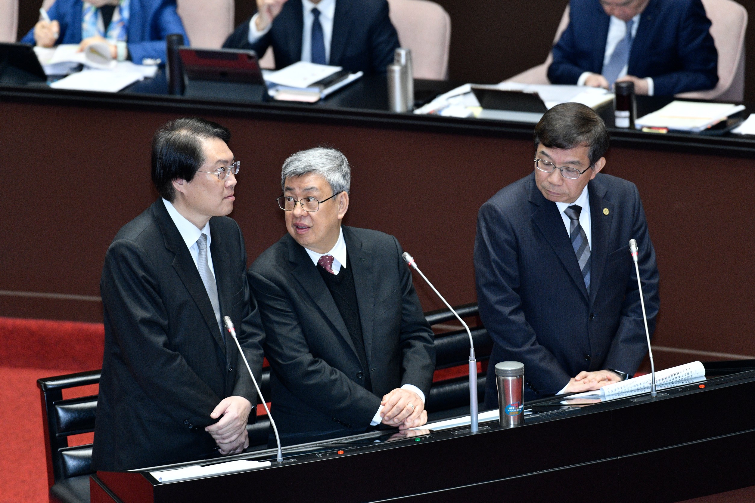 針對五一勞動節是否全國一致性放假，行政院長陳建仁於總質詢時回應，目前全國總放假日已經完全占滿了，可考慮全國一致性放假，但需要有相當調整。