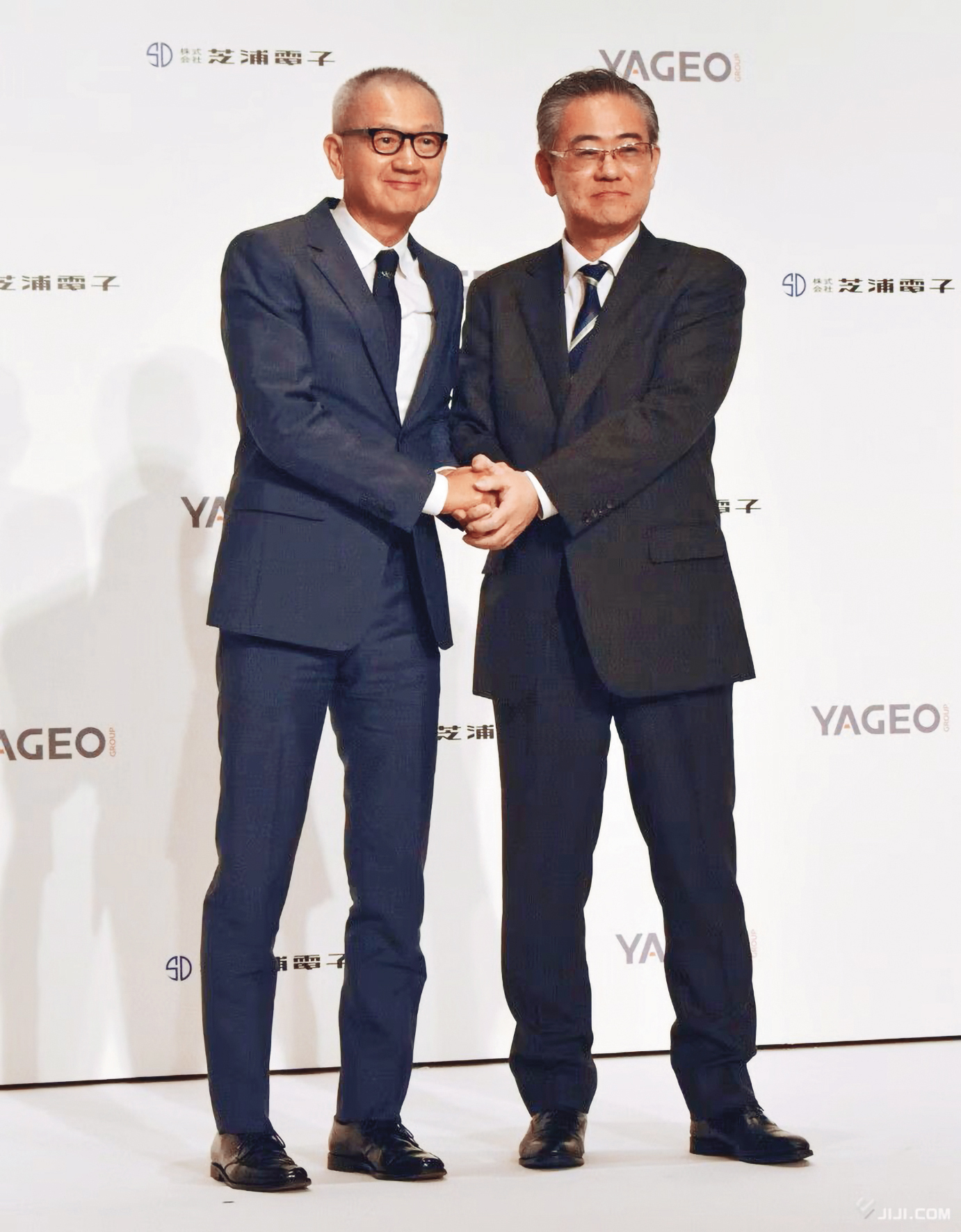陳泰銘（左）與芝浦社長葛西晃（右）在日本東京召開記者會。（翻攝自nippon.com）