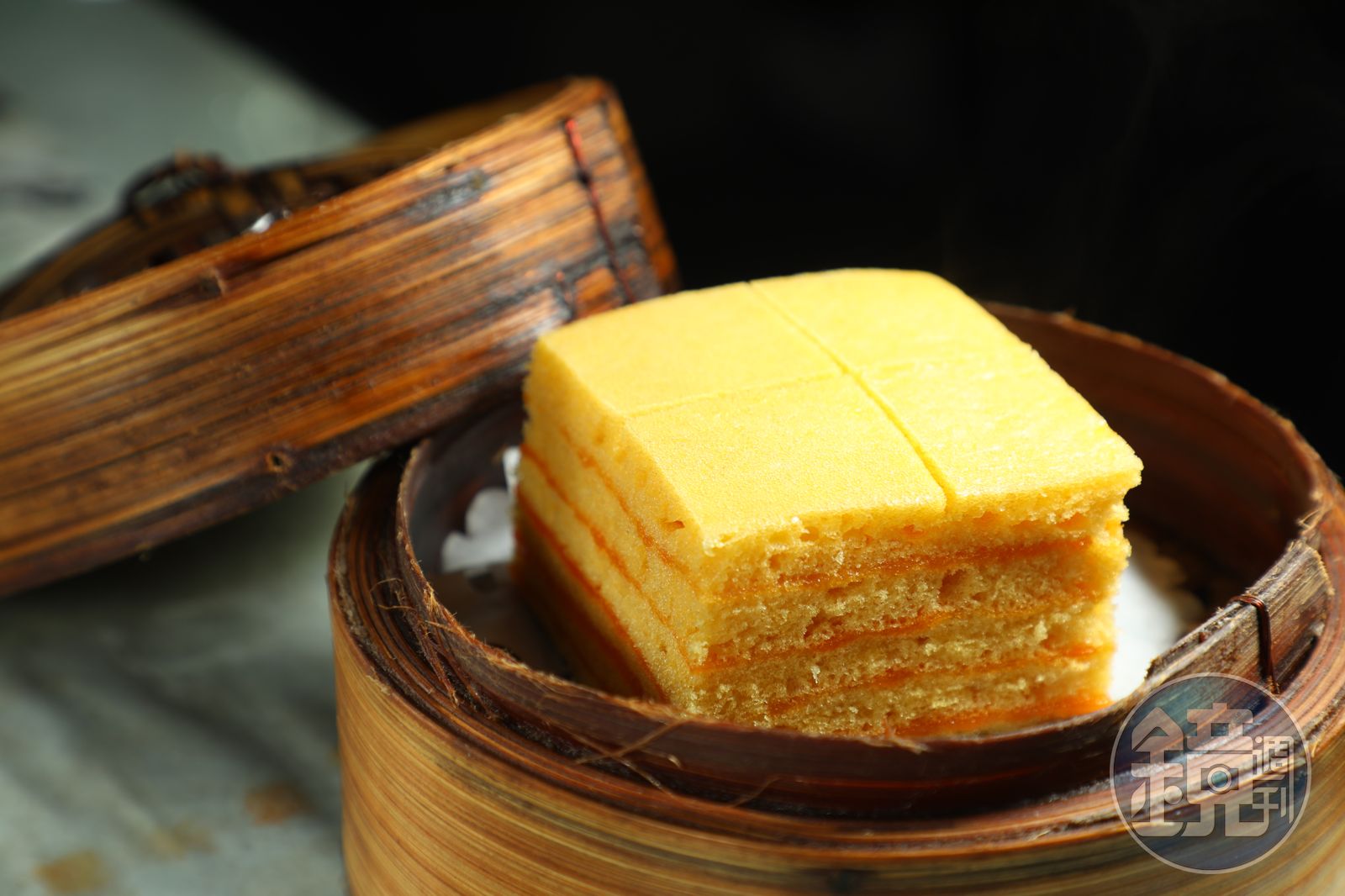 點心選擇多樣，「流沙千層糕」鬆軟香甜。（港幣37元／份，約NT$140）