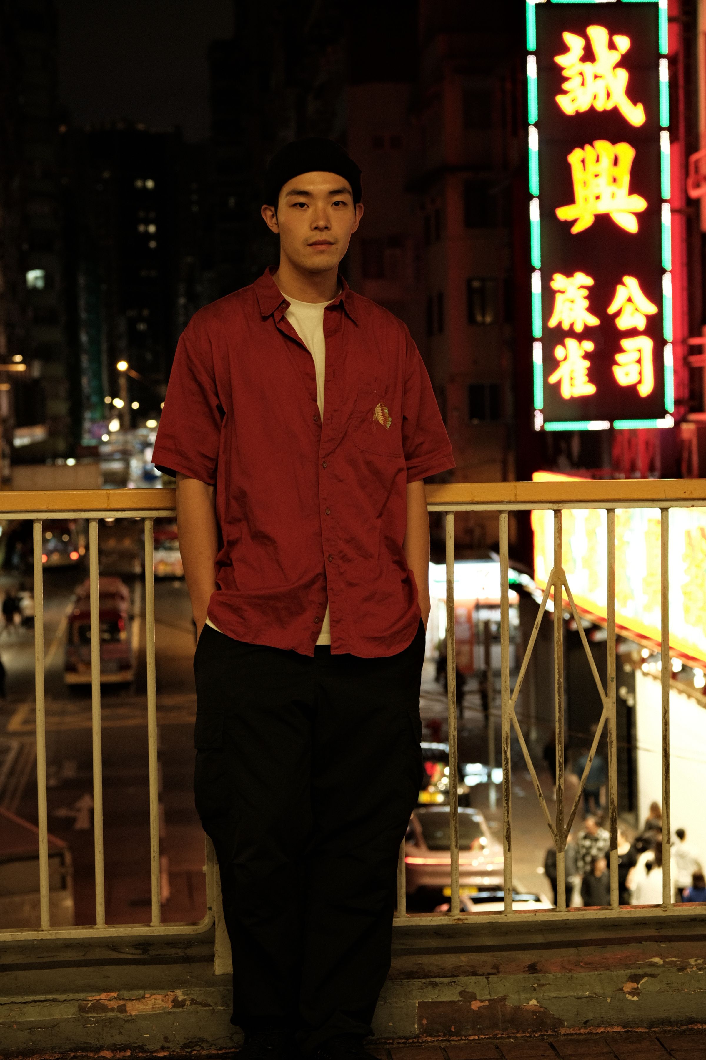 牧森旅遊時喜歡到街頭走走，放空自己，享受身處異地的氛圍。（周子娛樂提供）