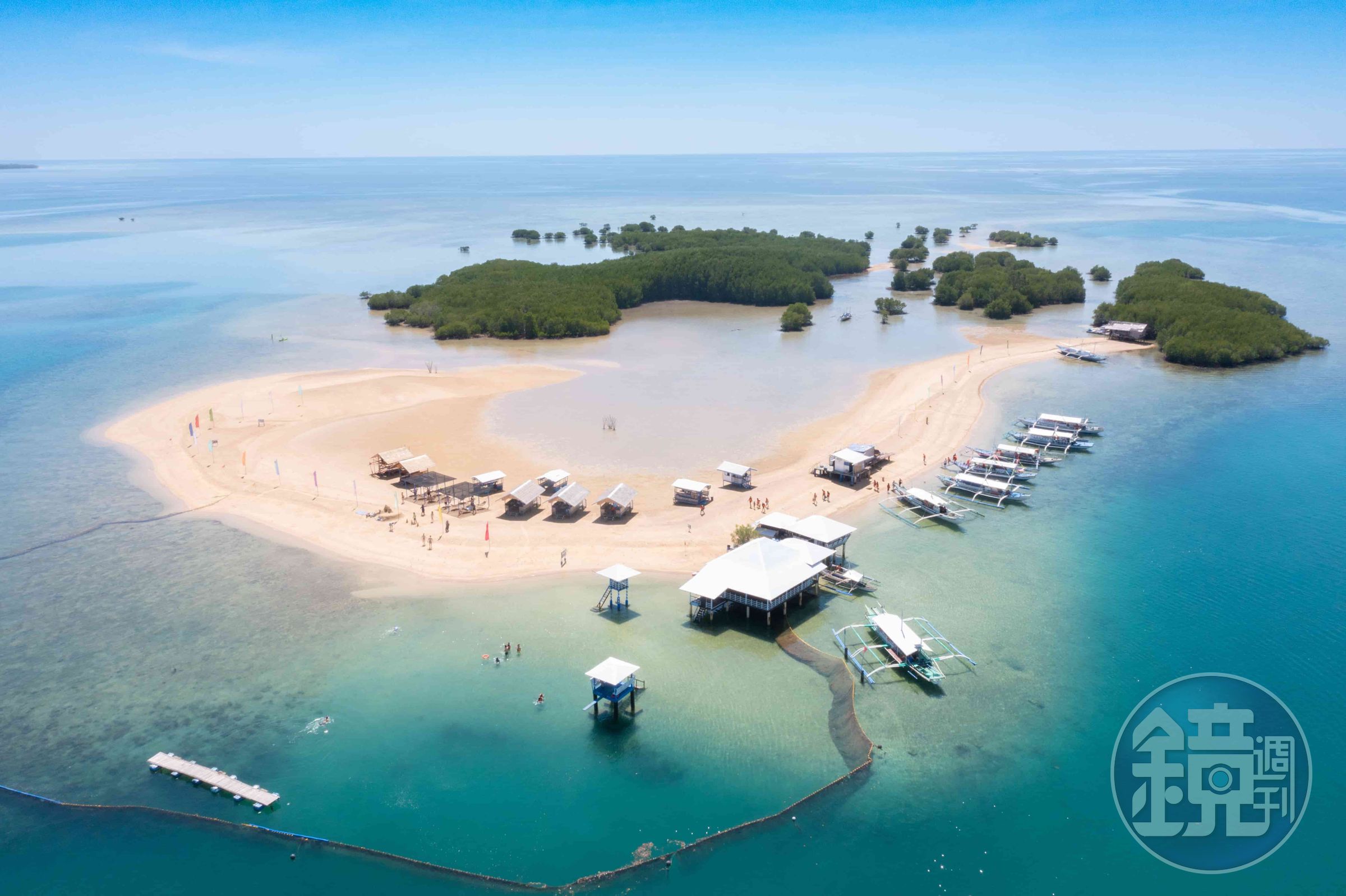 面積不大的「路尼島」（Luli Island）有著大片紅樹林，還能體驗浮潛、跳水等活動。