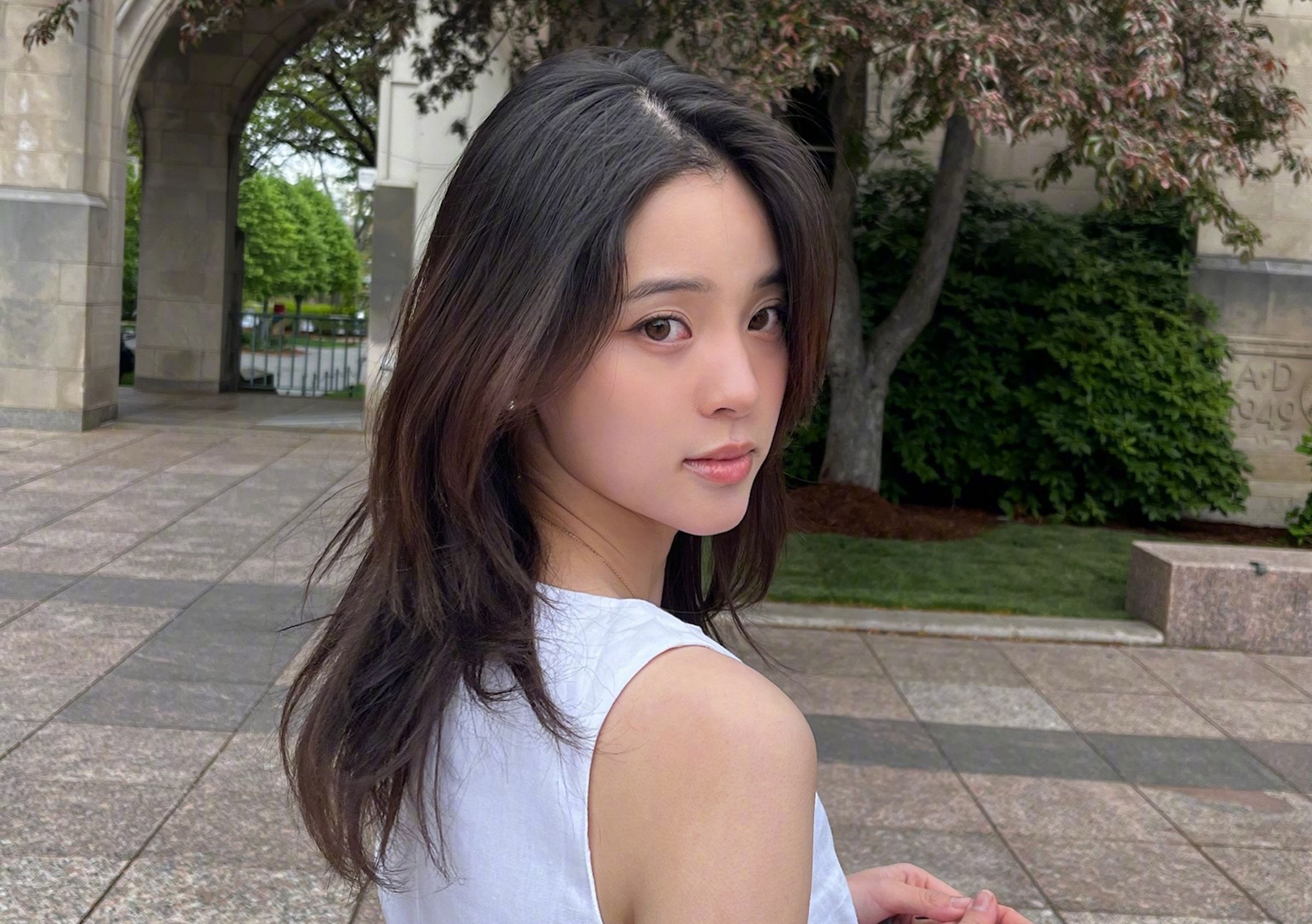 歐陽娜娜今po出「台灣必將回歸祖國懷抱」的言論,引起台灣許多網友不滿回嗆。(翻攝自微博)