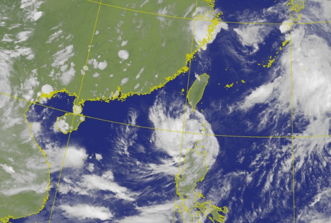 中央氣象署發布大雷雨即時訊息,也對12縣市發布大雨特報。(翻攝自中央氣象署官網)