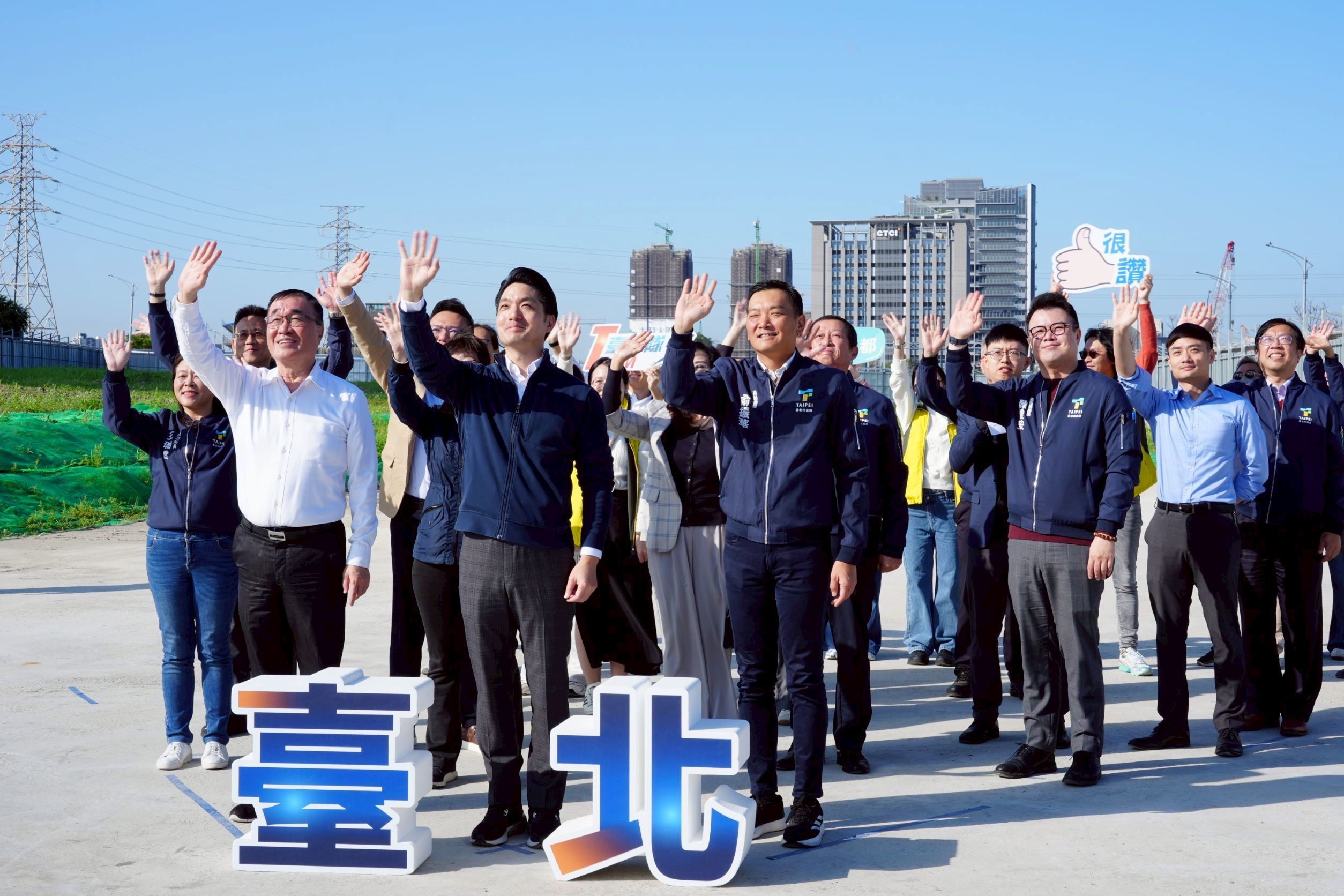蔣萬安去年12月17日赴北士科T17、T18基地進行視察。（北市府提供）