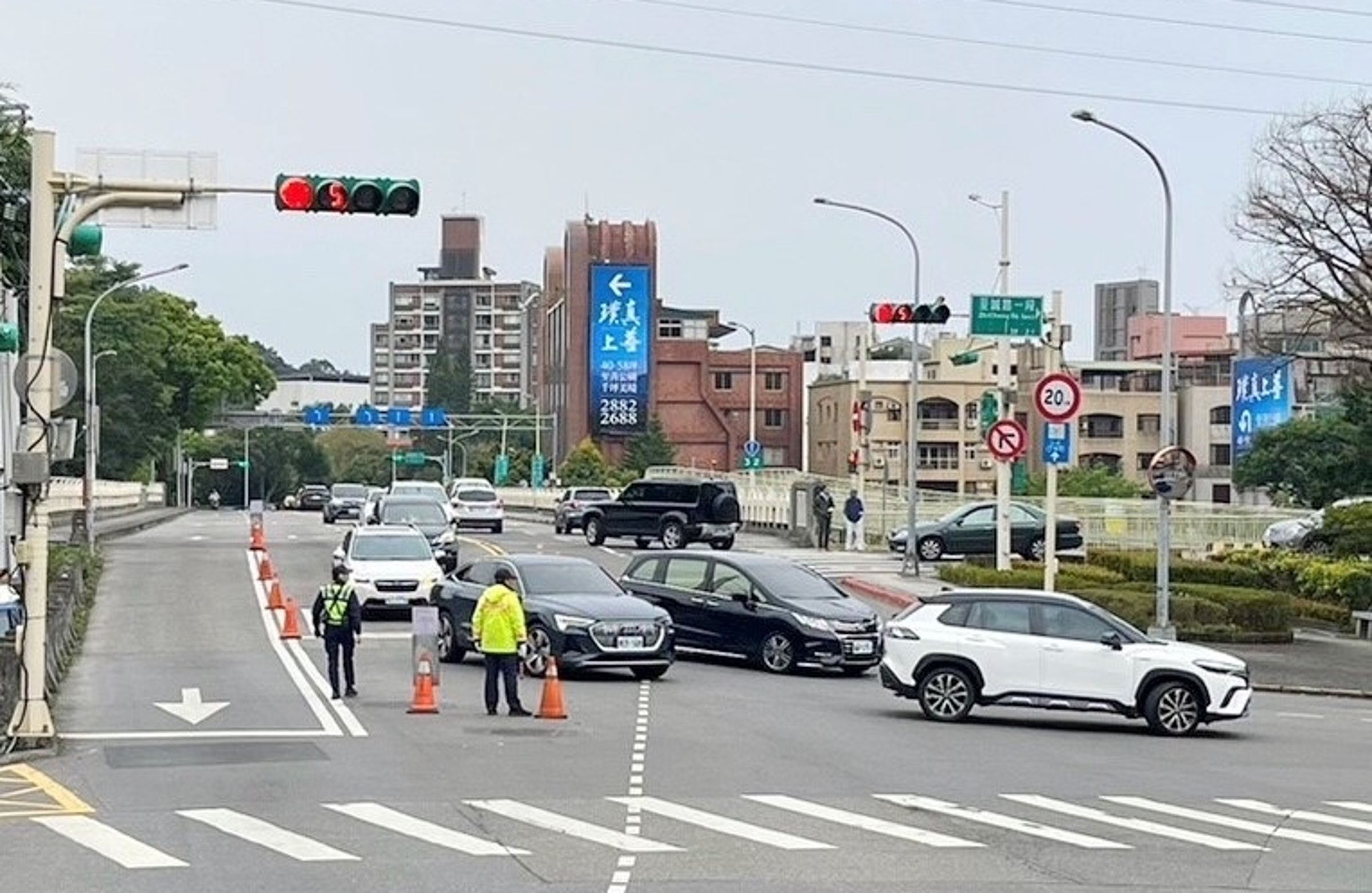 陽明山仰德大道與至誠路口上山處將設有管制點。(翻攝畫面)