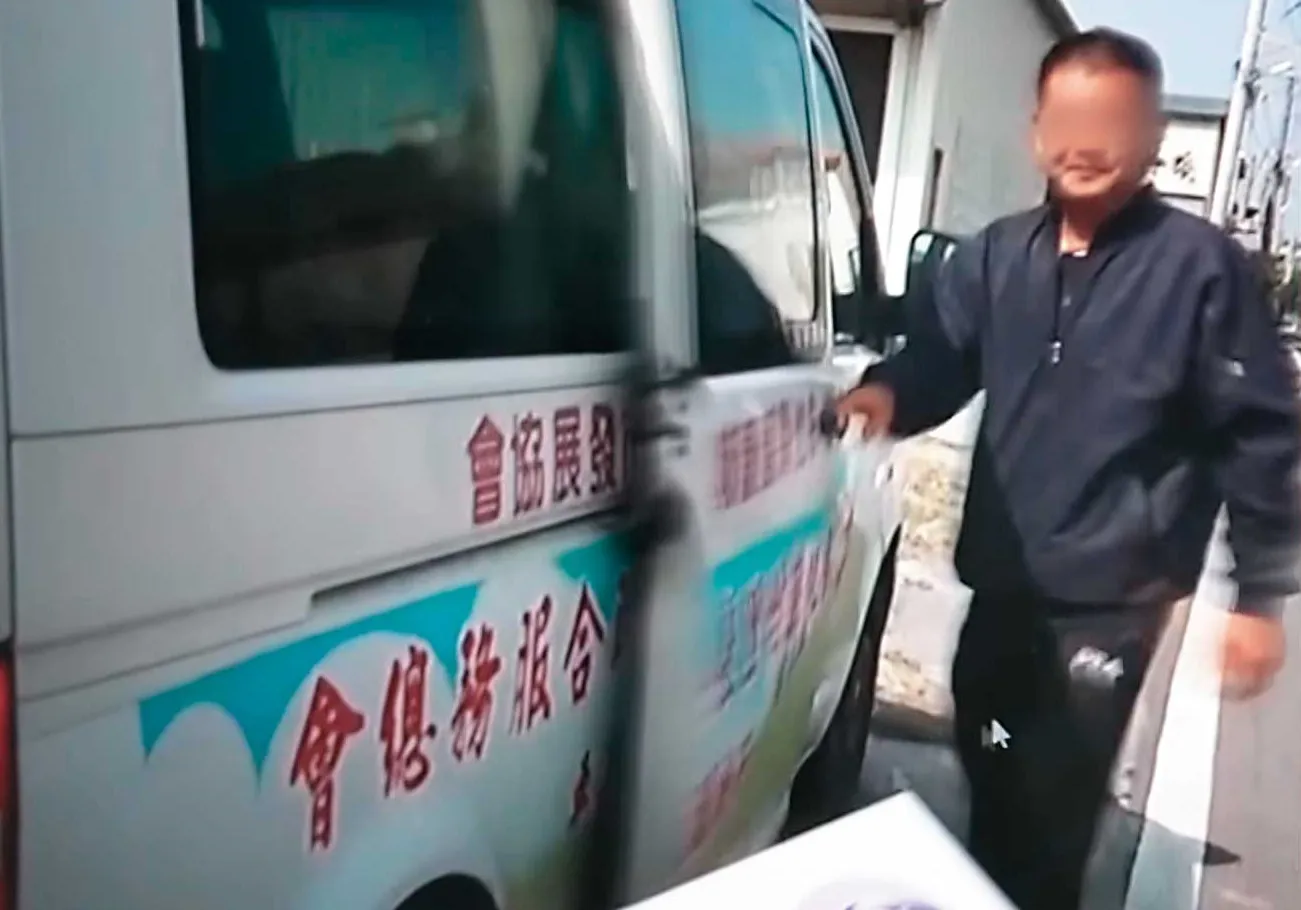 里長殺妻裝深情3／妻挨揍昏迷他繼續踹　里長殘暴殺人全都錄