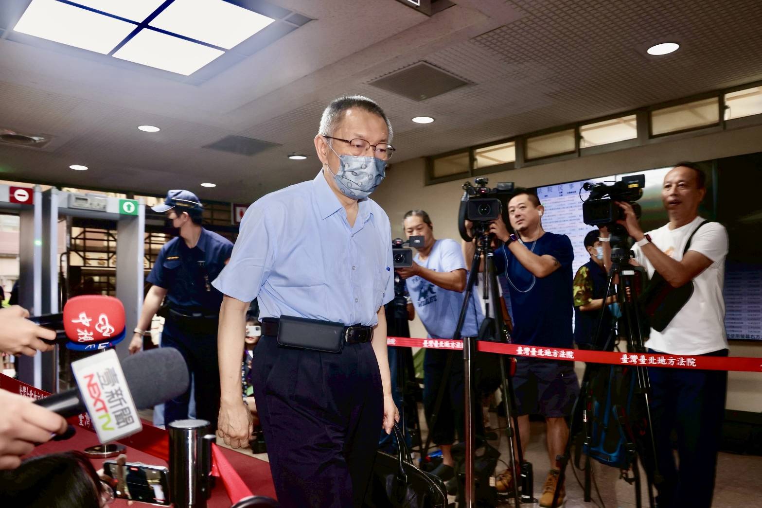 柯文哲今就政治獻金案出庭。（鏡報林煒凱攝）