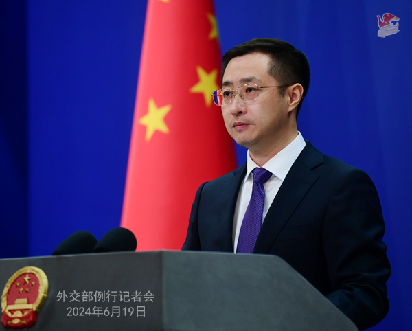 面對《彭博社》連續兩天詢問有關厄瓜多取消免簽入境措施是因「非法移民增加」，中國外交部均未正面回應。（翻攝自中國外交部官網）