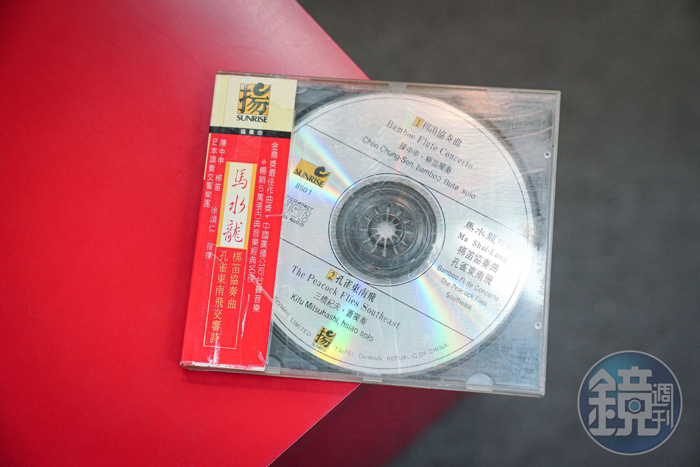 上揚錄製的馬水龍〈梆笛協奏曲〉，因為中廣整點報時音樂採用，唱片狂賣10萬張，寫下古典樂打敗流行歌曲的奇蹟。