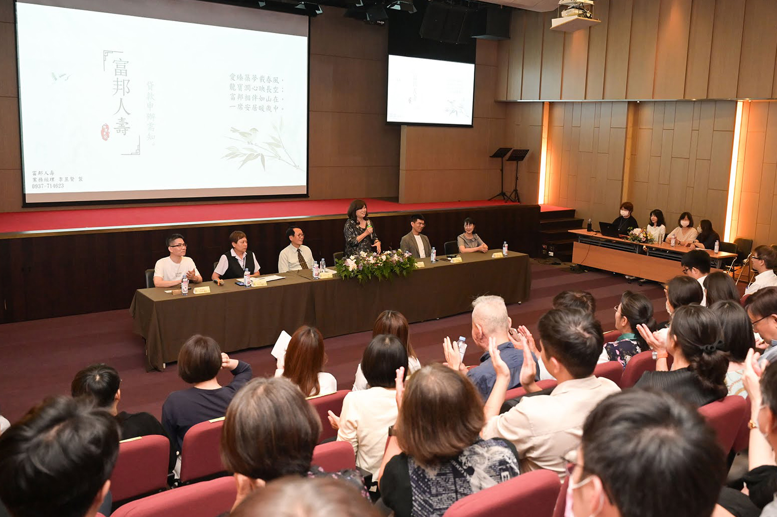 全台鬧房貸荒，建商舉辦交屋說明會，持續和客戶溝通。（翻攝龍寶建設臉書）