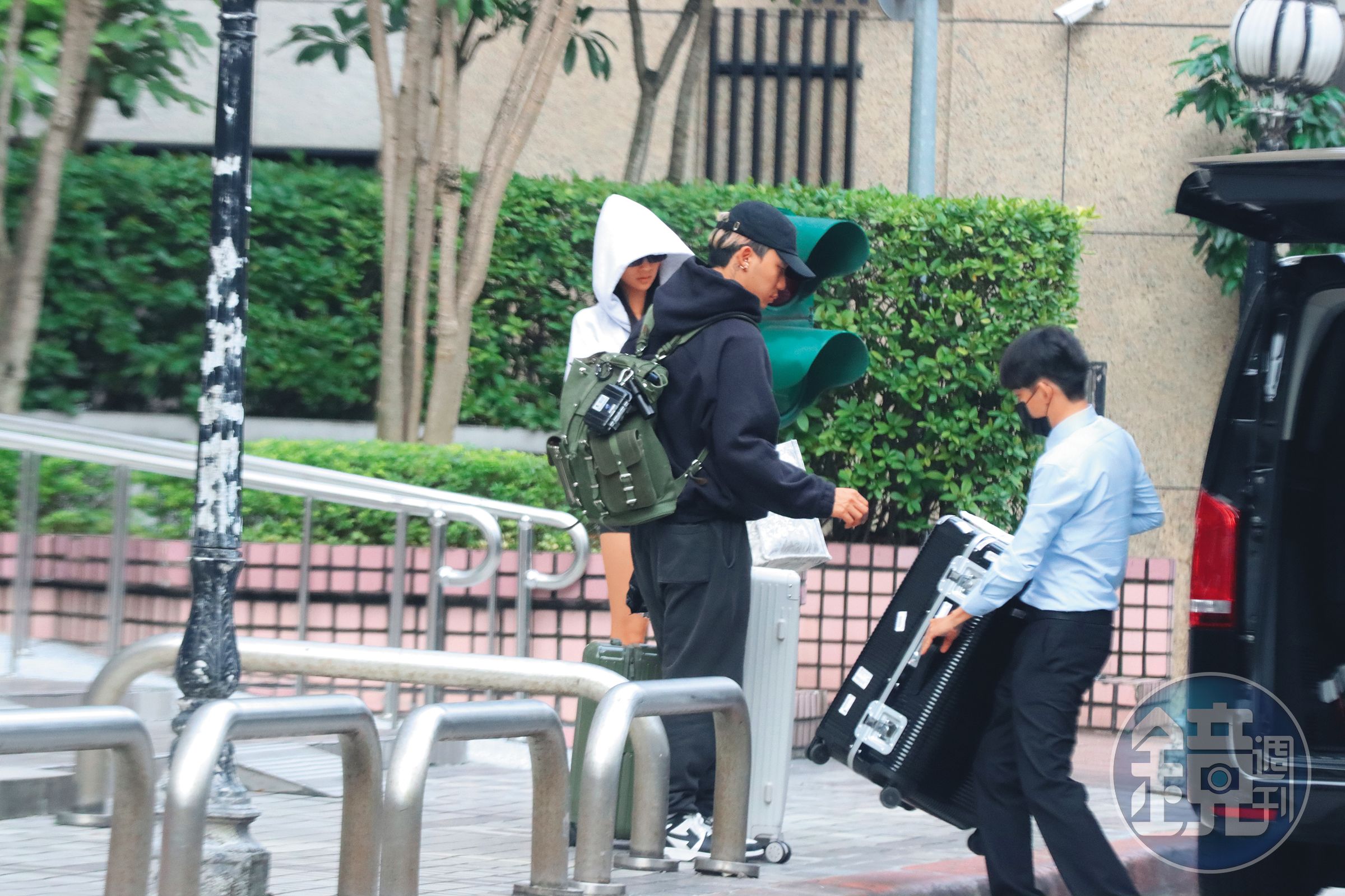 3年前本刊直擊ØZI（右）和辣模Jane（左）交往中，戀情因而曝光。