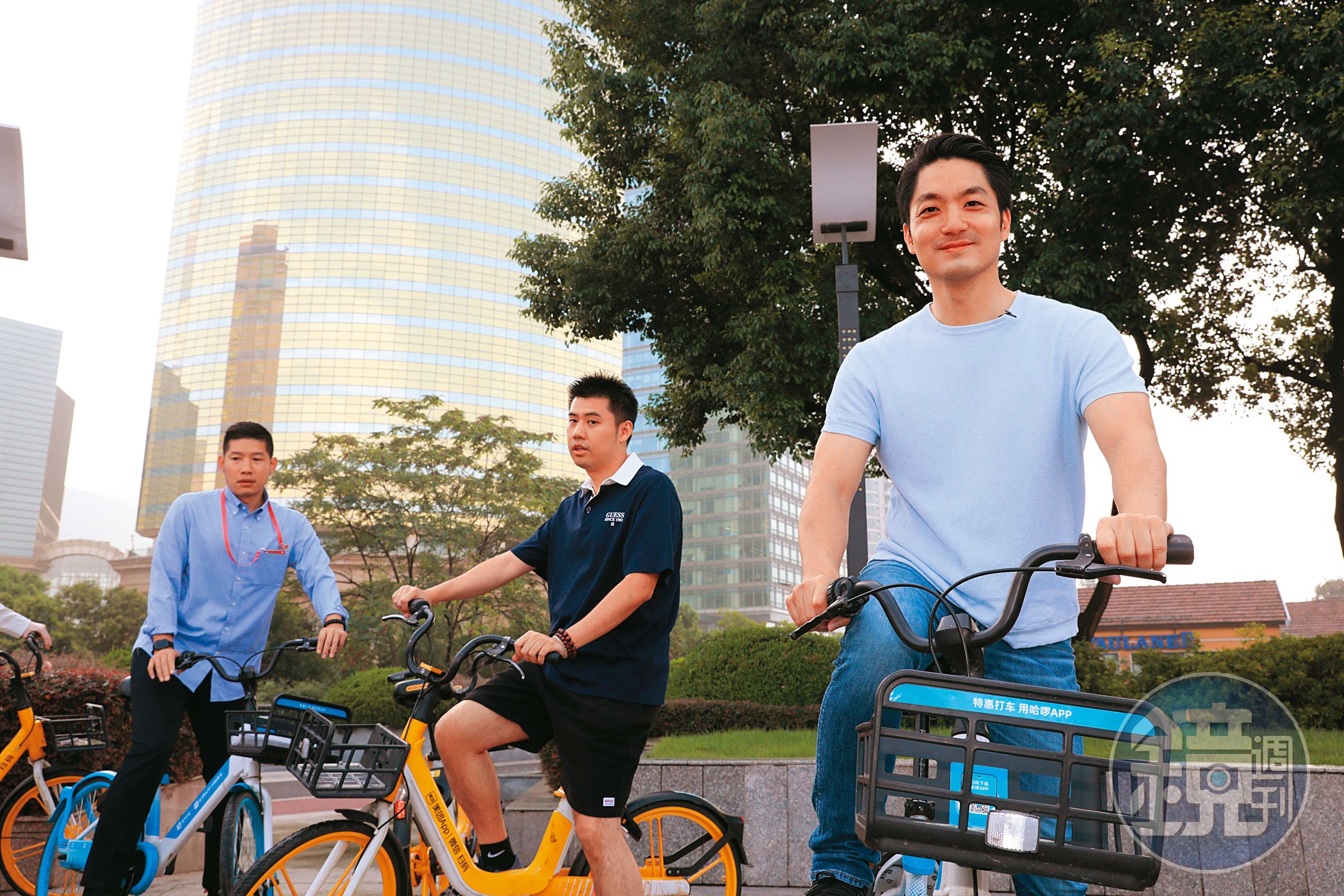 蔣萬安跨出台北到全台輔選,人氣完全不輸他黨主帥,成為藍營新一代天王。