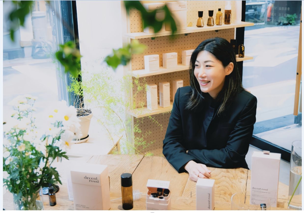 容易過敏的藥師楊家瑋，以自身需求研發洗髮粉，打造「decent rossi」品牌。