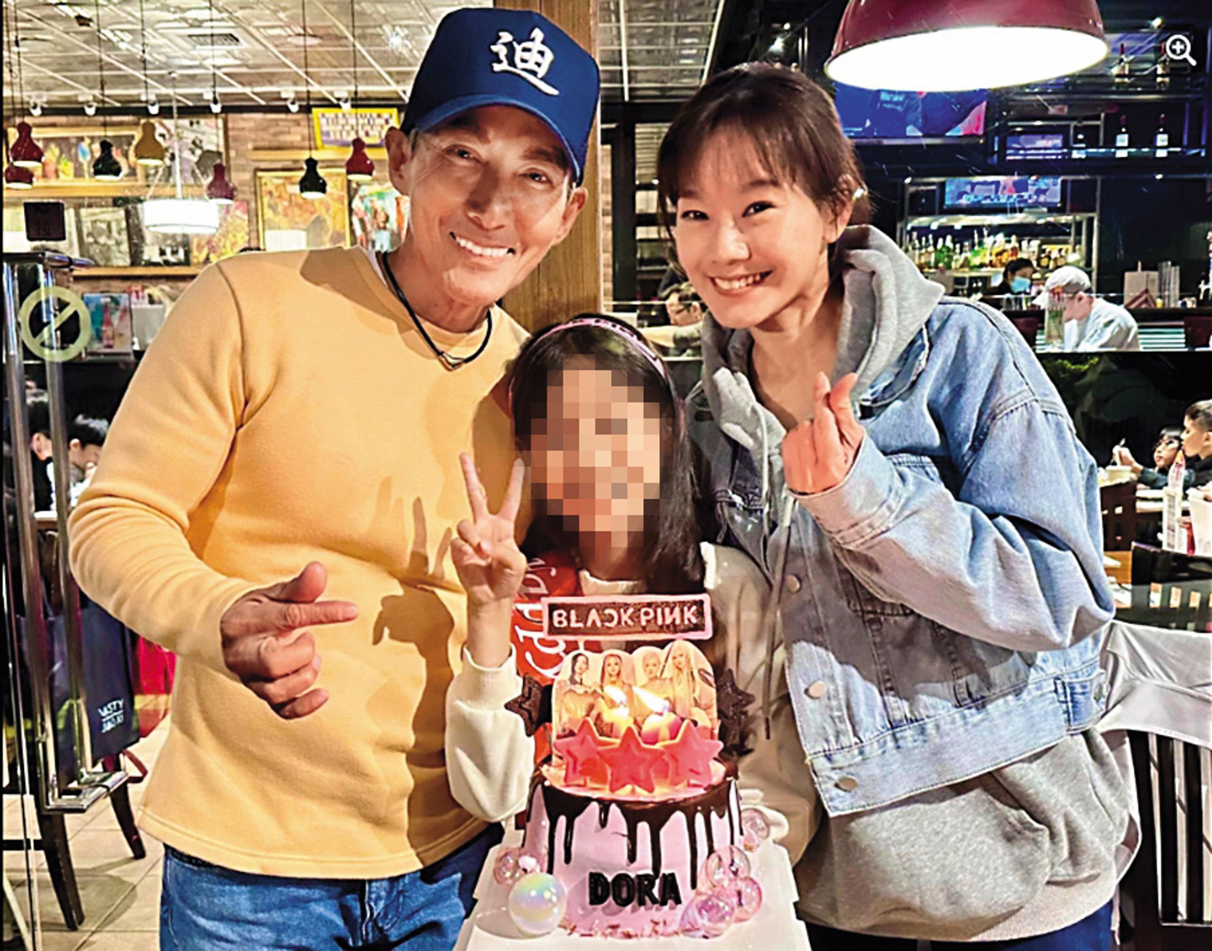 去年4月幫女兒拉拉慶生後，潘若迪（左）與老婆Kiki（右）一家三口同框畫面就再也沒看過。