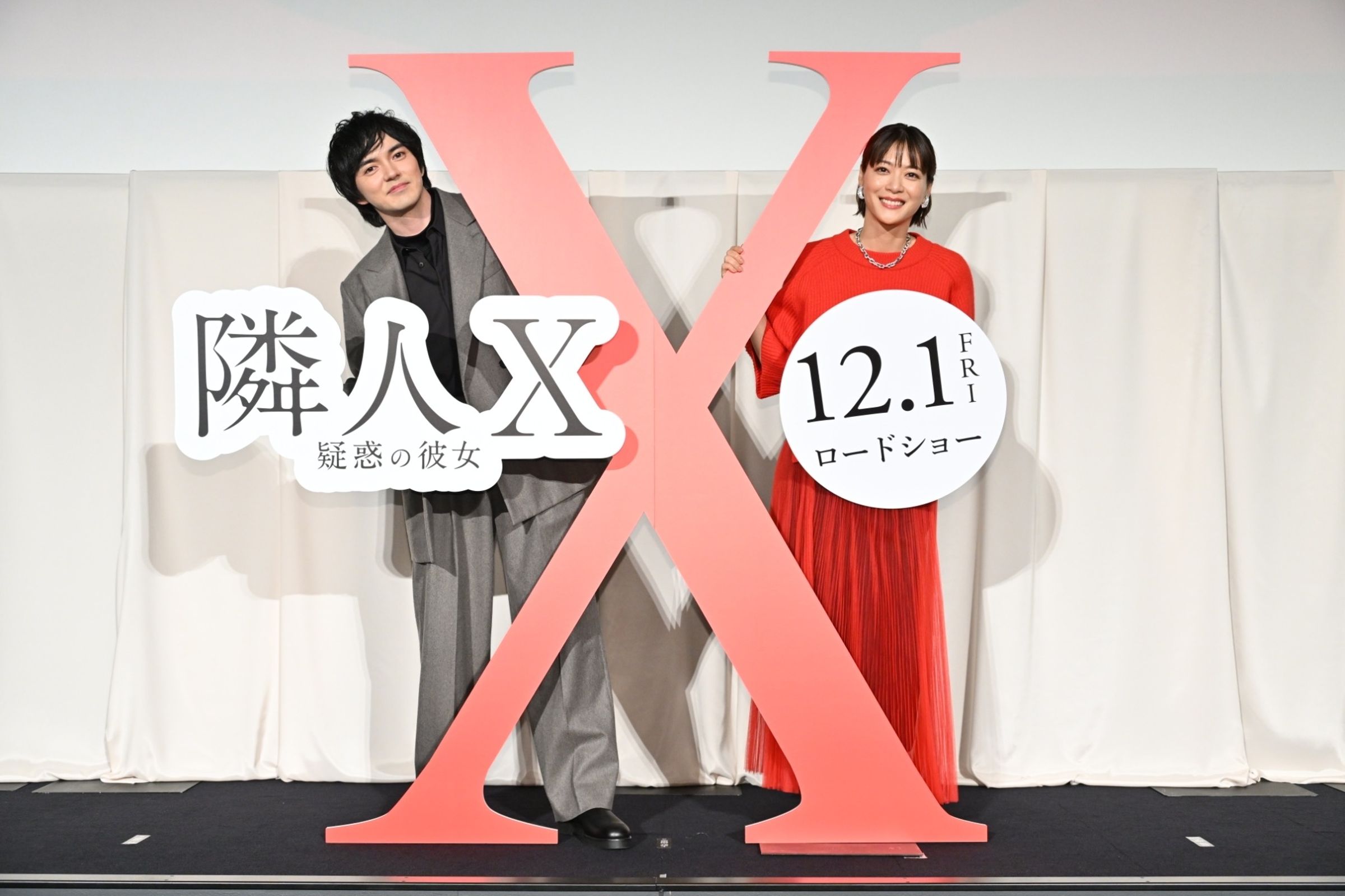上野樹里(右)與林遣都首次搭檔登大銀幕,在《鄰人X:謎樣的女子》默契十足。(天馬行空提供)
