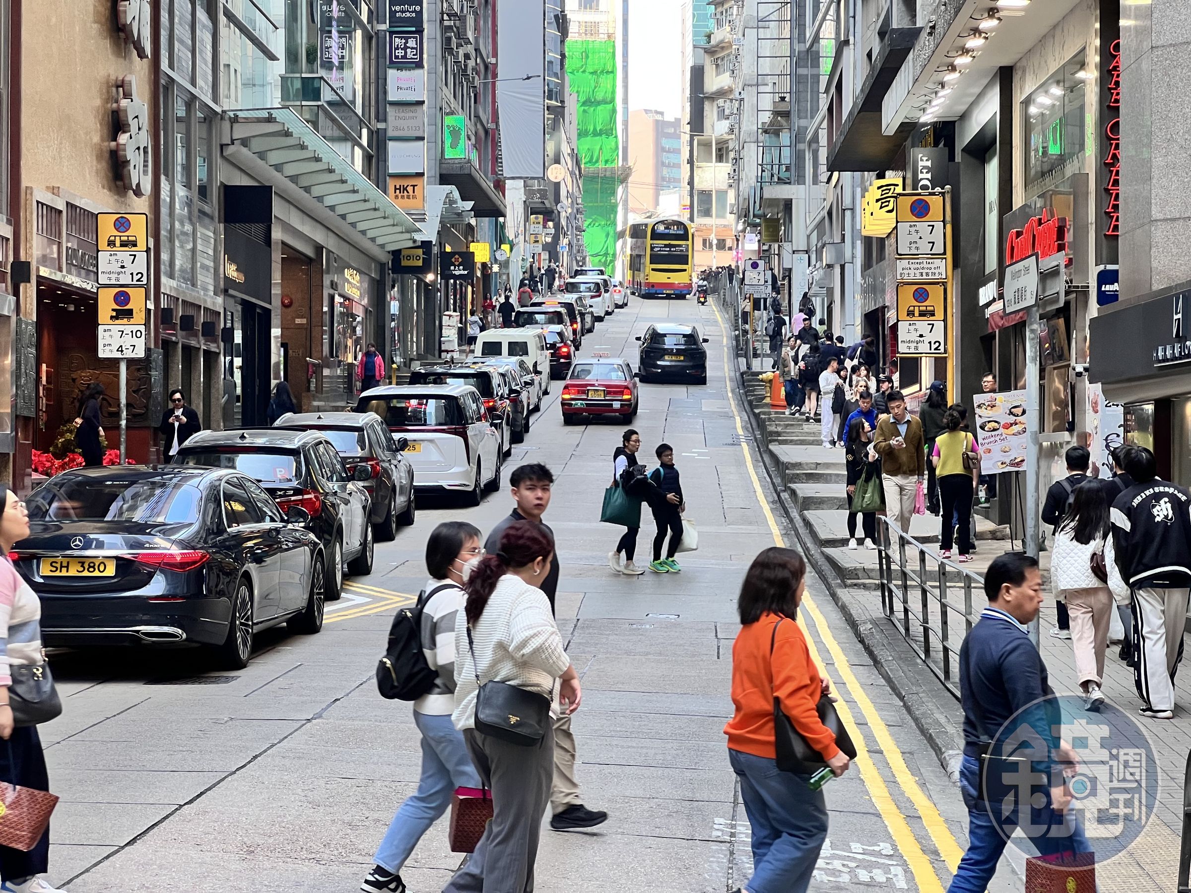 香港政府近日更新餐廳牌照的核發與續期規定,新增與國家安全相關的條件,引發餐飲業界關注。示意圖非當事人或餐廳