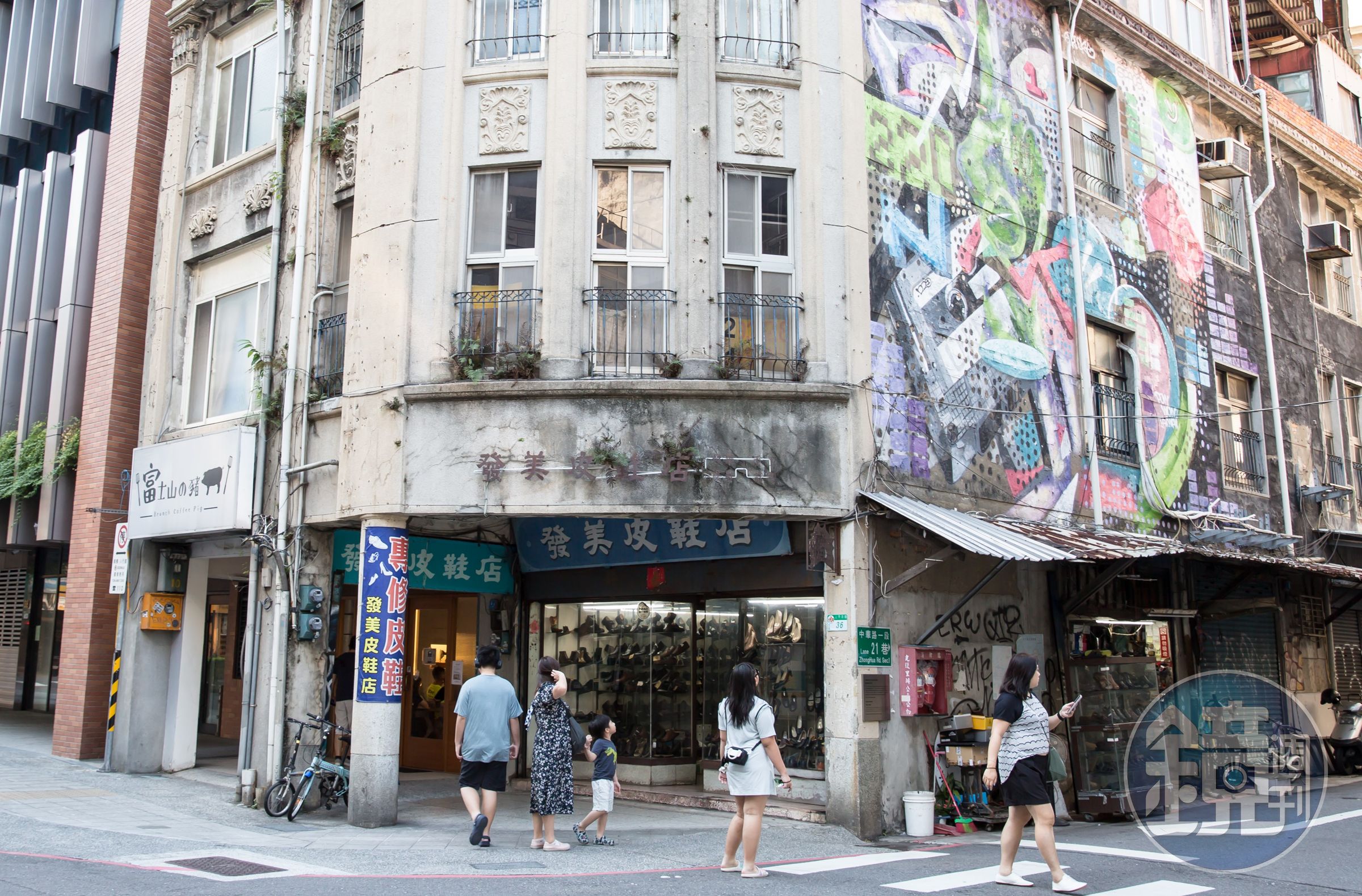 高清源的徒弟轉行的轉行、退休的退休,兒女又無人學手工皮鞋手藝,他打算等這棟老樓一都更便退休,發美皮鞋就此劃下句號。