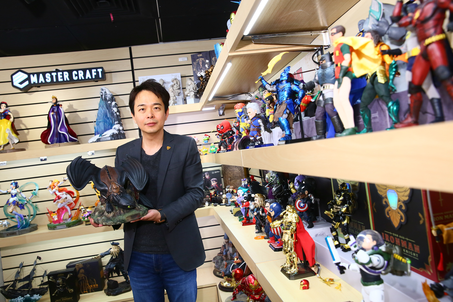 楊詠喨原在美國當會計師，因為喜歡收藏美系玩具、公仔，辭職回台後以此為基礎創立「野獸國」。