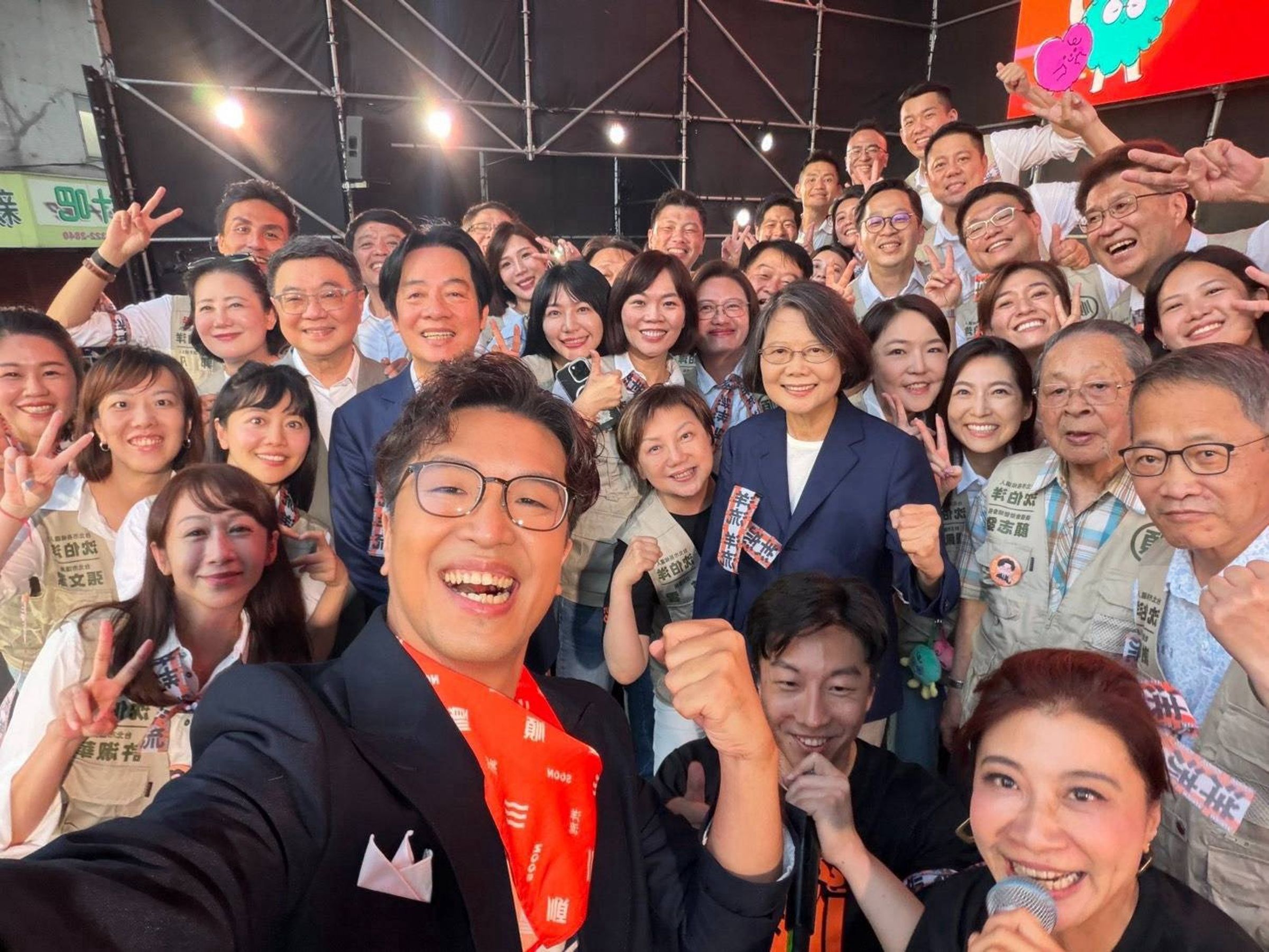 台北市長候選人沈伯洋舉辦競總成立大會,賴清德、蔡英文等綠營重要人物接力到場站台。