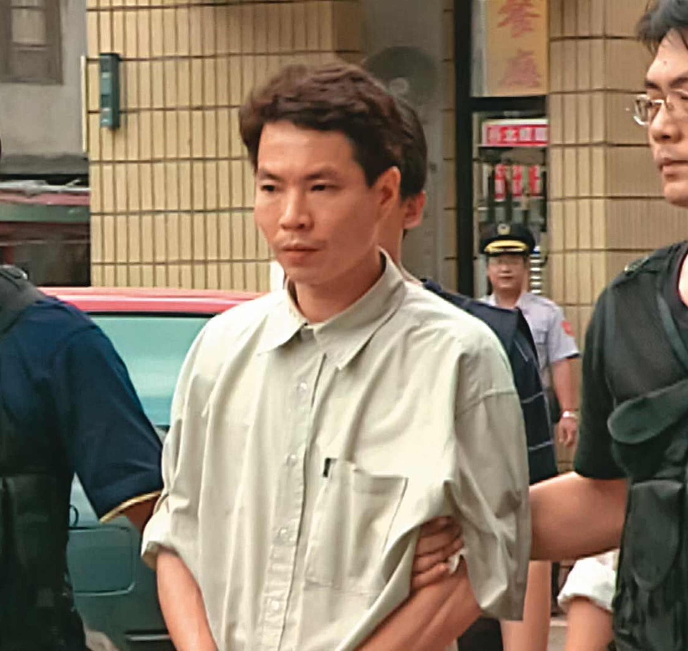 離職刑警華敏璽(圖)見大批警力荷槍實彈上門,當場就範。(東森新聞提供)