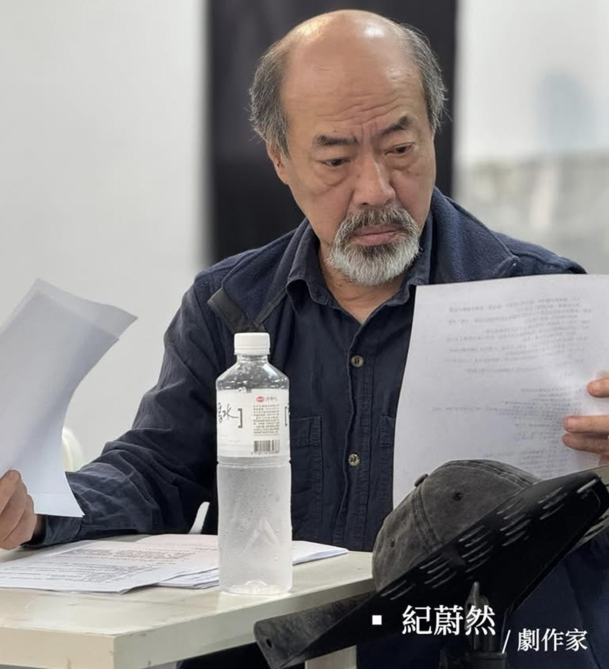 劇作家紀蔚然對於受邀頒獎卻遭撤換感到不受尊重。翻攝動見体臉書