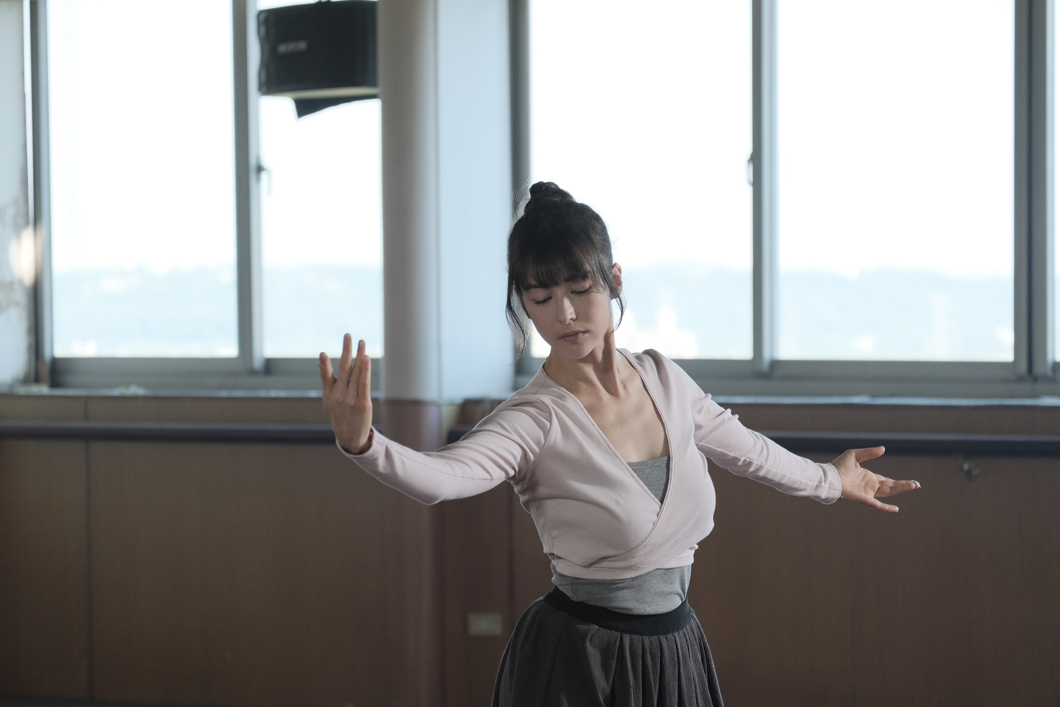 夏朧飾演的Lily原是懷抱舞蹈夢的女孩。為了籌措重病母親的醫藥費，她被迫放棄夢想，成為檳榔西施。（殺戮天使電影提供）