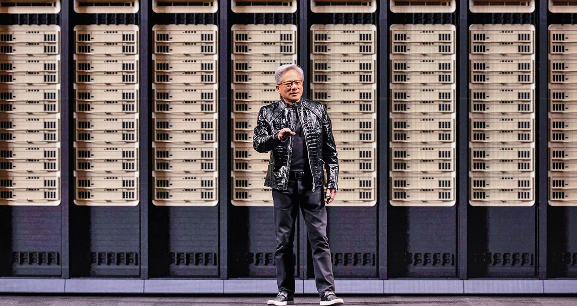 輝達執行長黃仁勳於CES發表演講,並秀出包含群聯在內的新供應鏈名單。(翻攝輝達臉書)