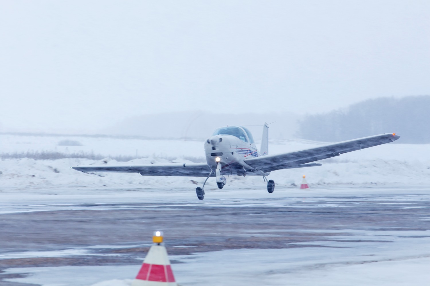美國聯邦航空總署近日解僱約300名員工，引發航空安全專業人員工會強烈不滿。（翻攝美國聯邦航空總署臉書）