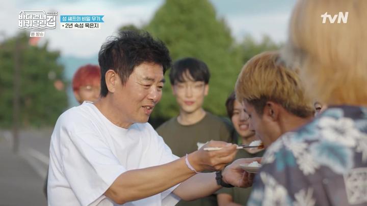 成東鎰主持《帶輪子的家》受觀眾喜愛。(網路圖片)