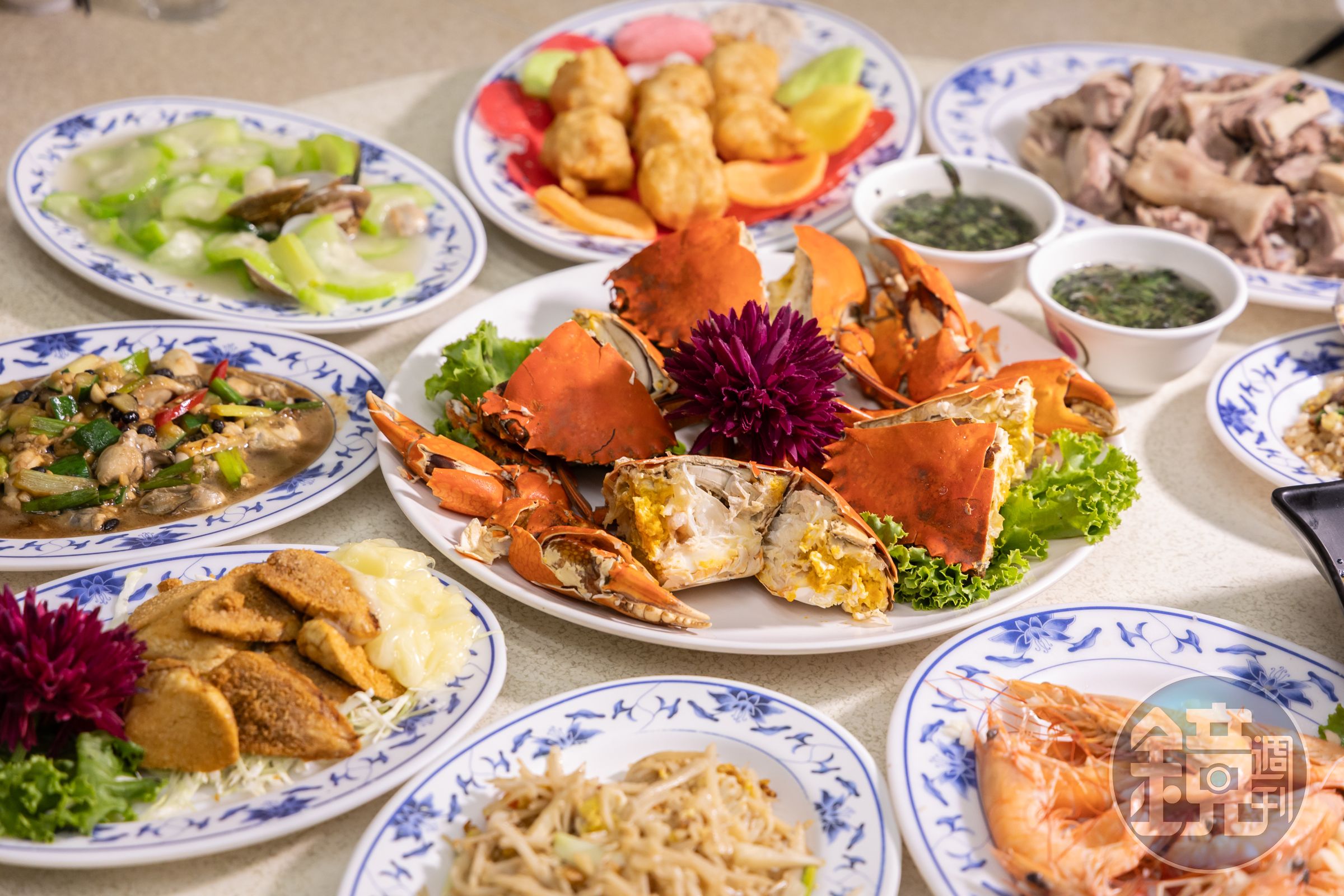 裴社長到高雄必吃澎湖海產店,當天也是瘋狂地點了12道菜。
