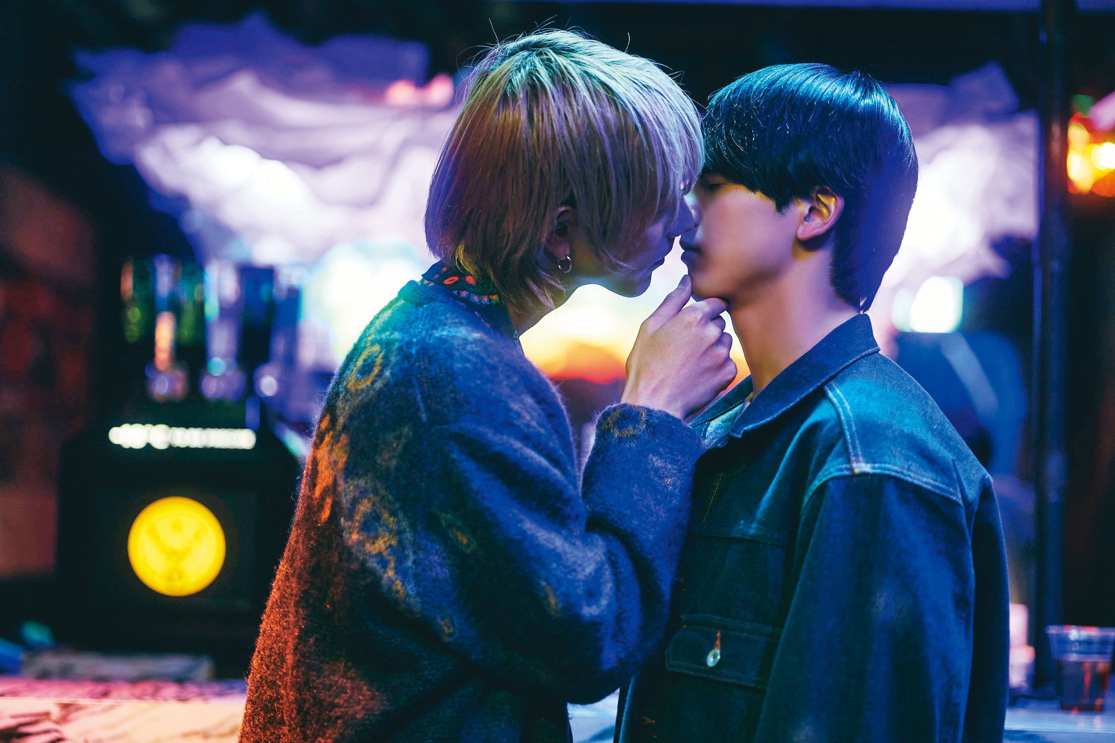 駒木根葵汰（左）與新原泰佑（右）在劇中因合作BL劇重逢，從第1集就有精彩吻戲。（GagaOOLala提供）