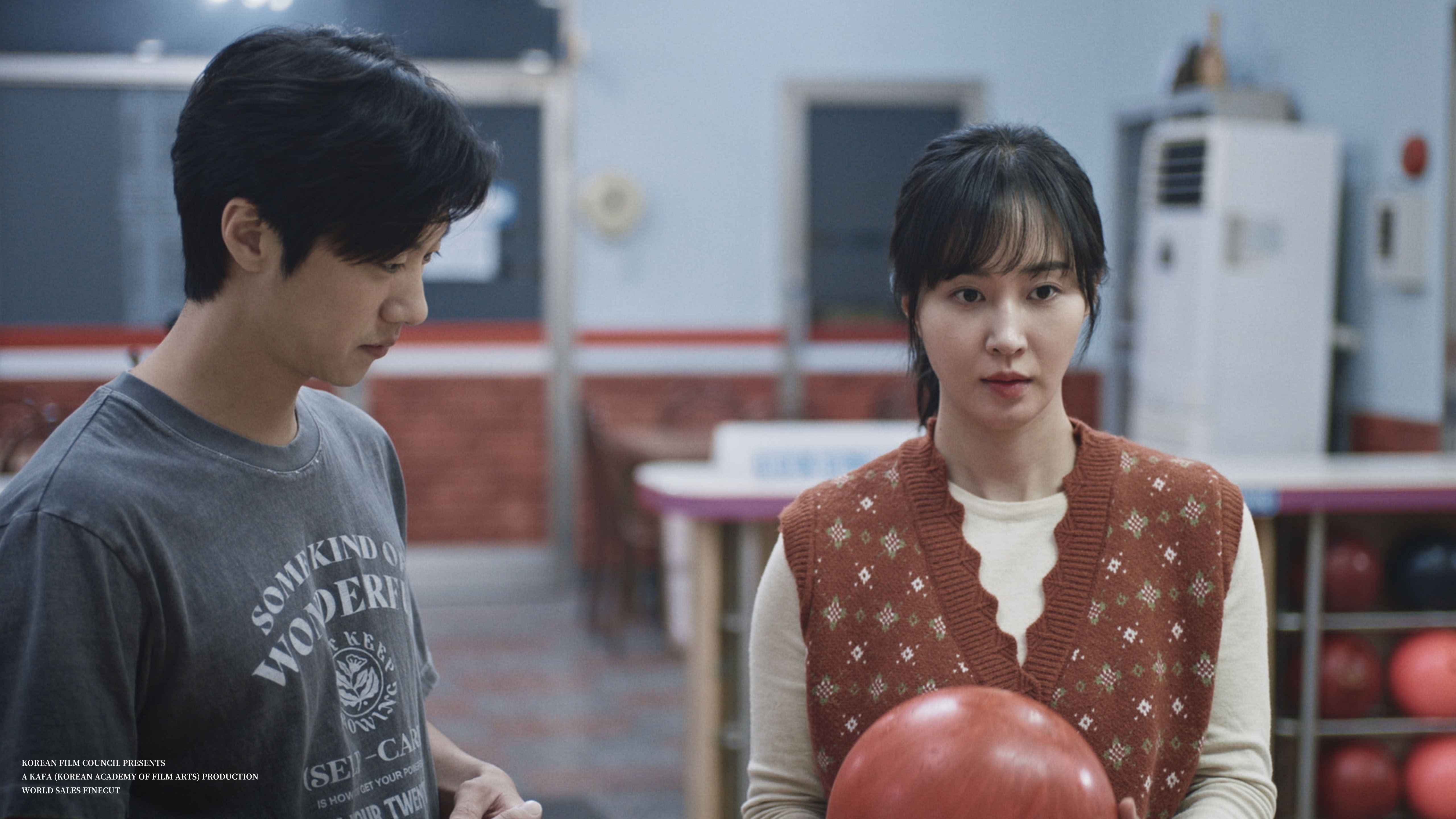 俞利為演出《Strike!娜英》而勤練保齡球球技，更提供靈感參與部分劇本創作。（原創娛樂提供）