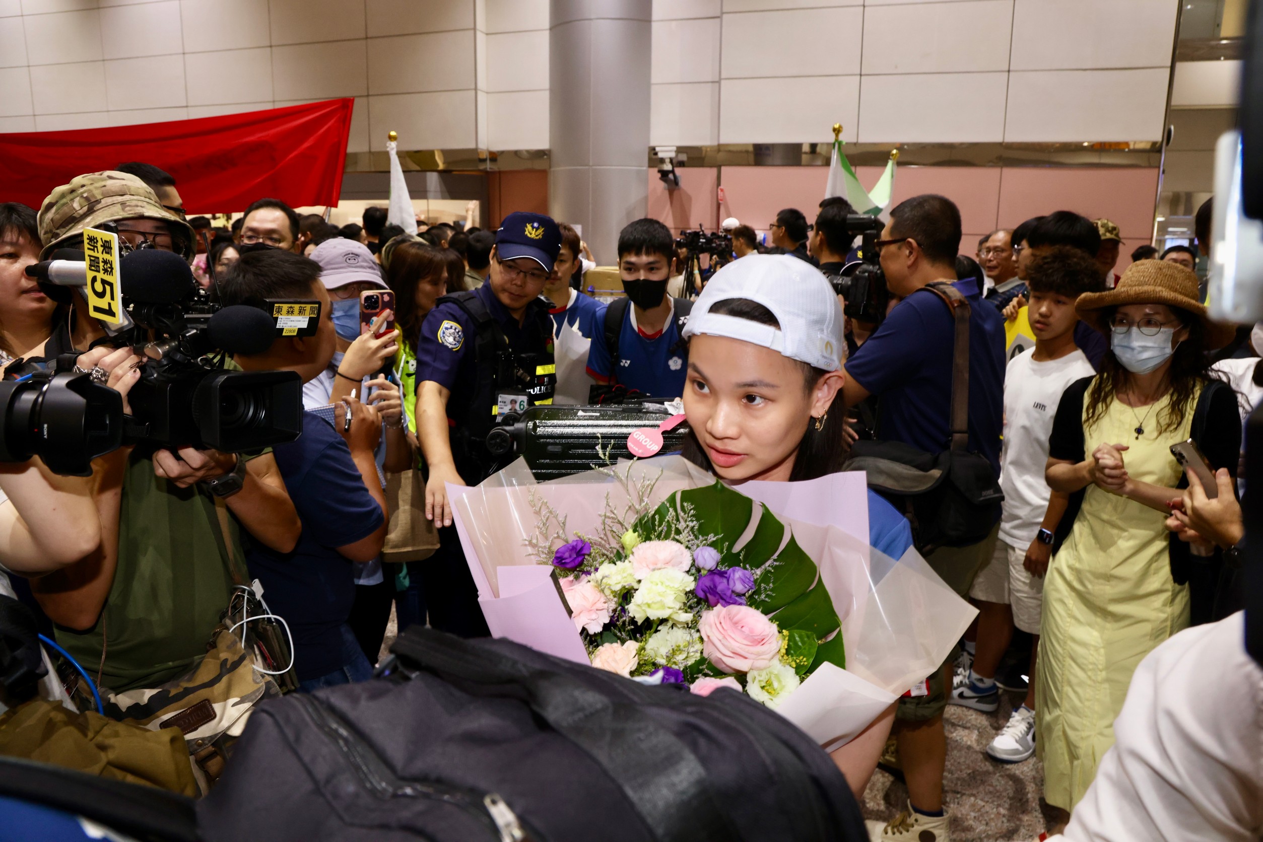 戴資穎今天搭機返台後，下午在高雄老家由市長陳其邁陪同受訪。（圖為戴資穎上午返抵桃機畫面）