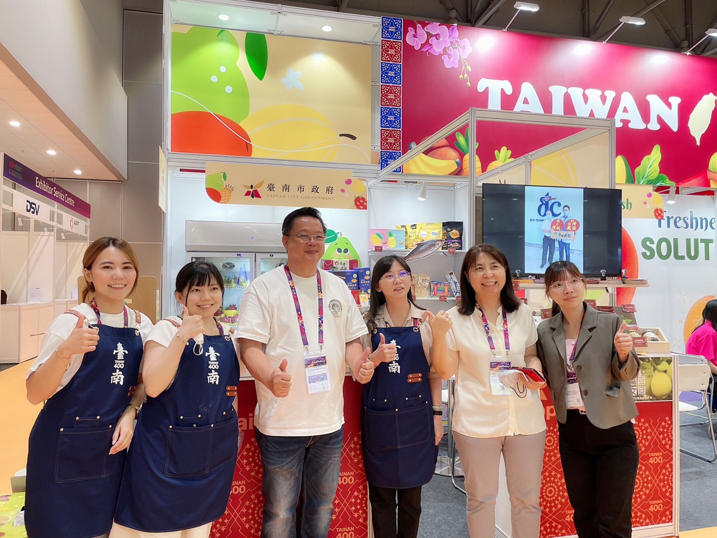 臺南市政府農業局積極推廣臺南農漁特產，在國內進行實體與網路的銷售，並成功拓銷海外七國市場，讓「臺南味」被世界看見。