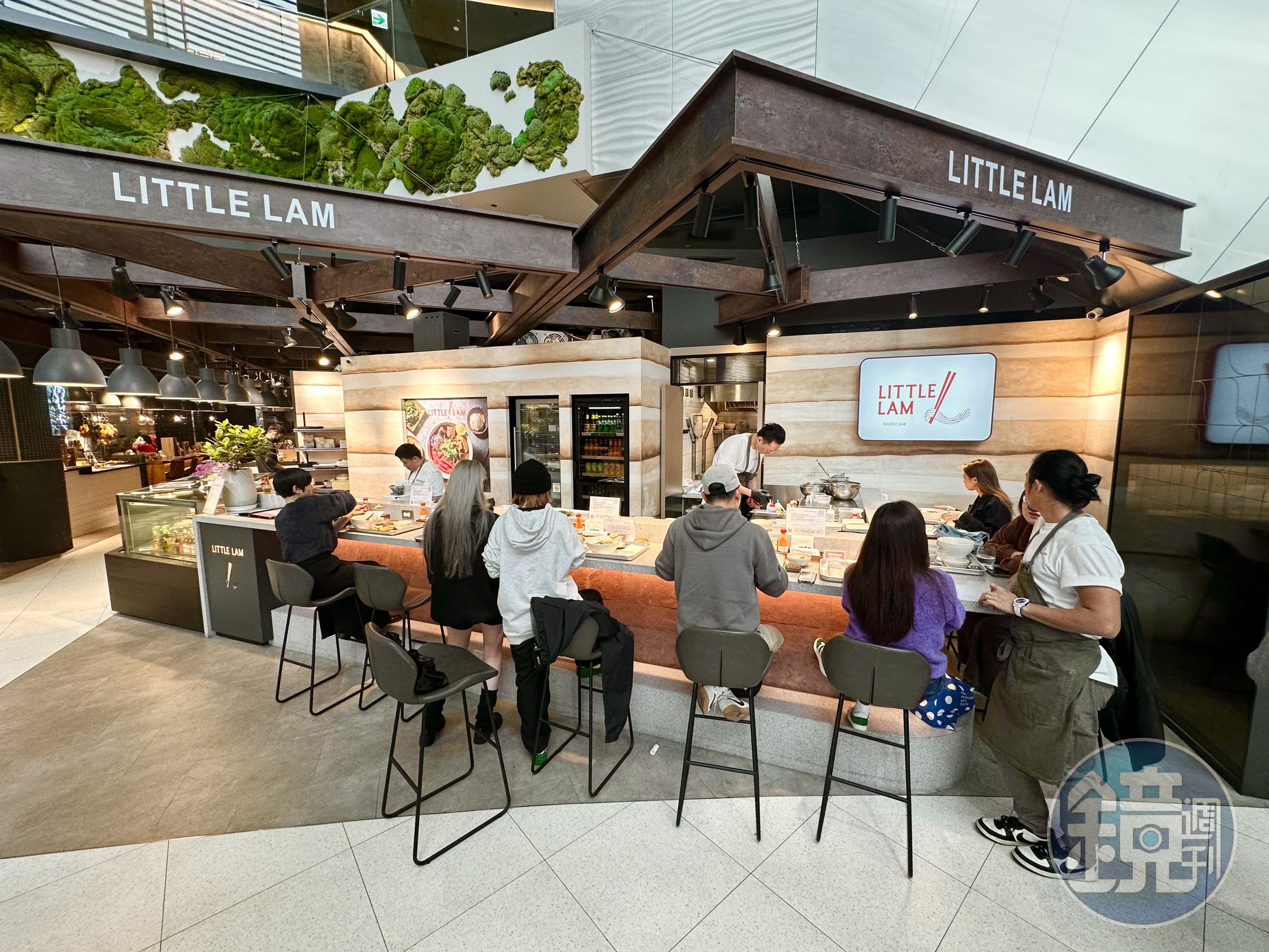 「LITTLE LAM NOODLE BAR」開在台北春大直一樓的美食街。