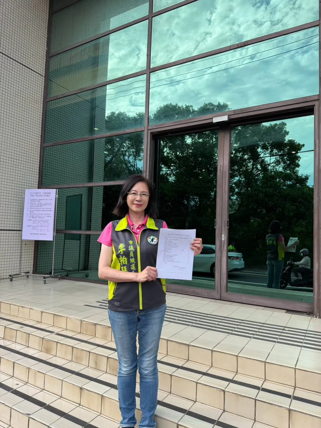 針對桃園市政府證實海川建設農地車位違規，民進黨桃園市議員參選人李柏瑟表示，若萬美玲家族持續不回應，她將考慮帶住戶到她台北辦公室陳情。（李柏瑟提供）