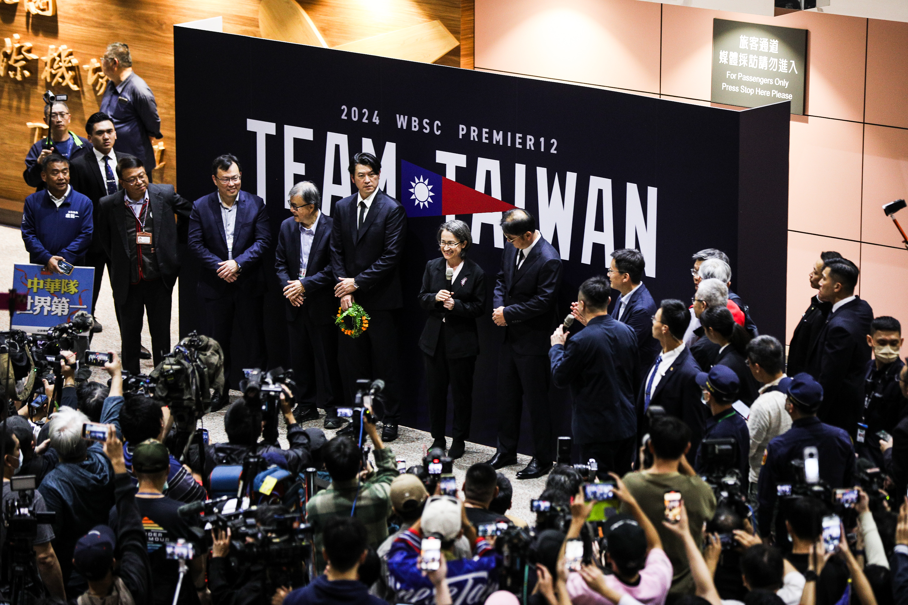 喜傑獅趁著台灣隊奪12強賽冠軍熱潮，推出「1讚折1元」活動，不過卻因修改活動規則遭網友批評。