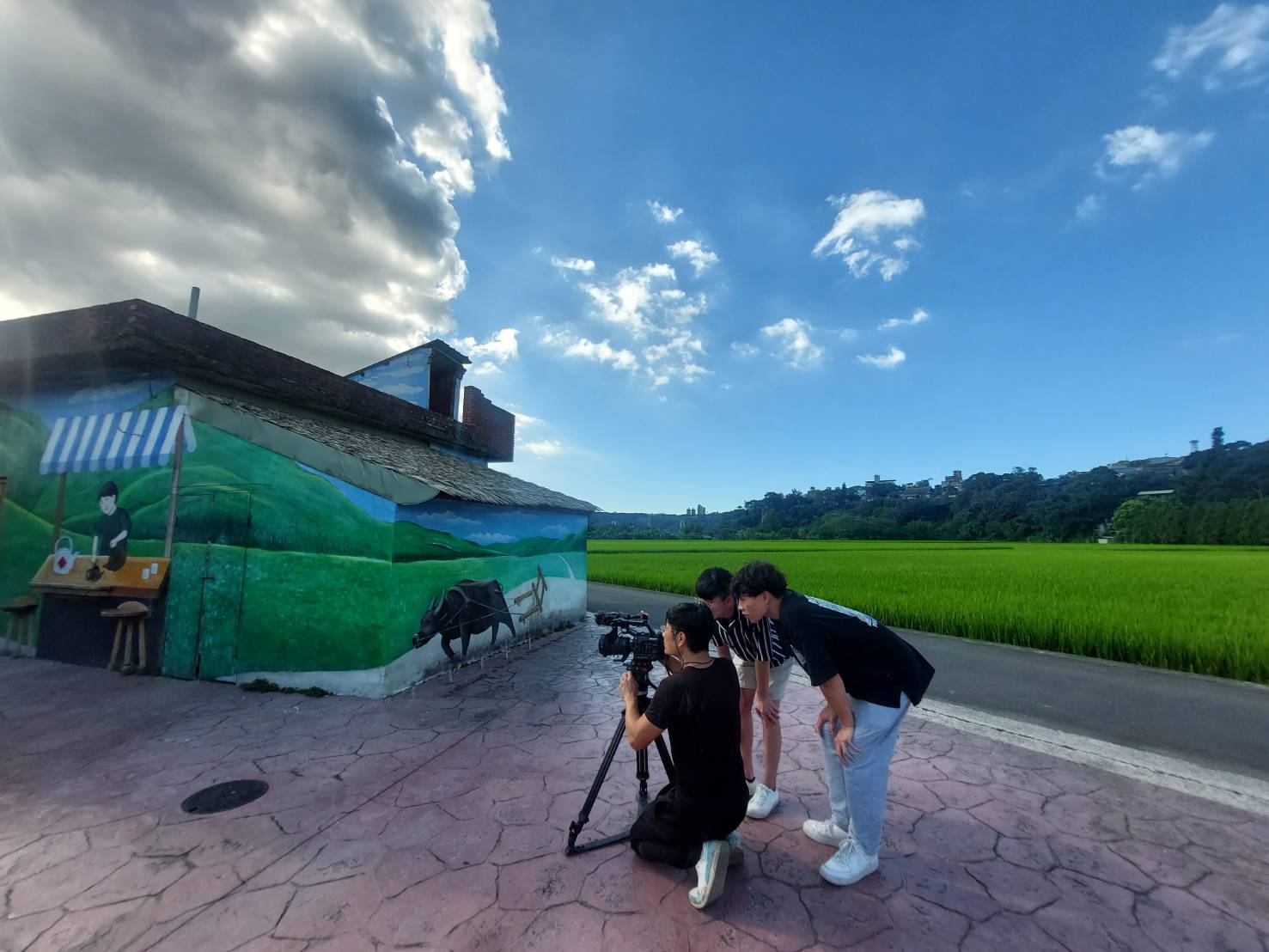 紀錄片《造光方程式》榮獲第57屆休士頓國際影展金獎殊榮。（團隊提供）