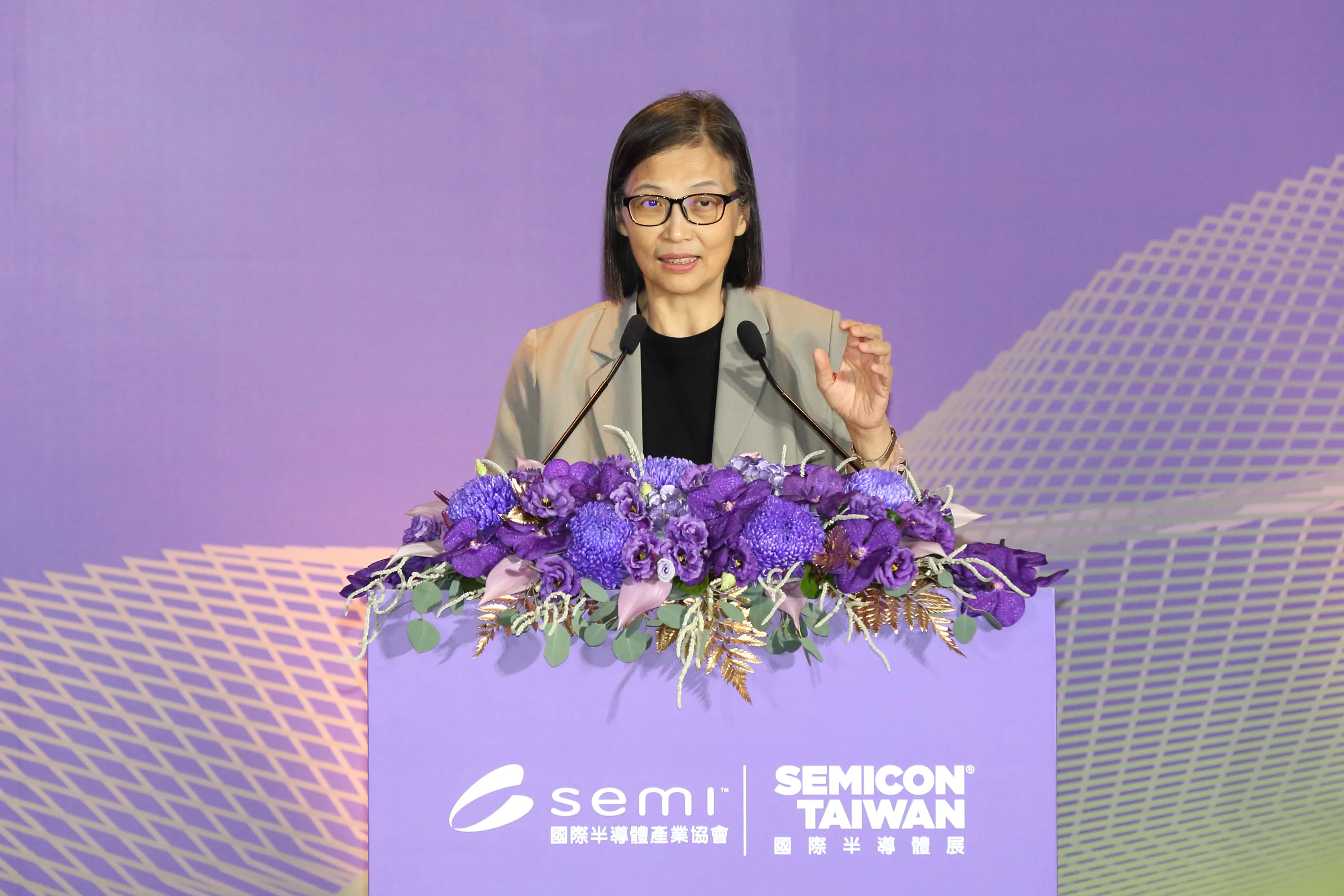 環球晶董事長徐秀蘭號召成立半導體材料聯盟，串聯在地供應商。