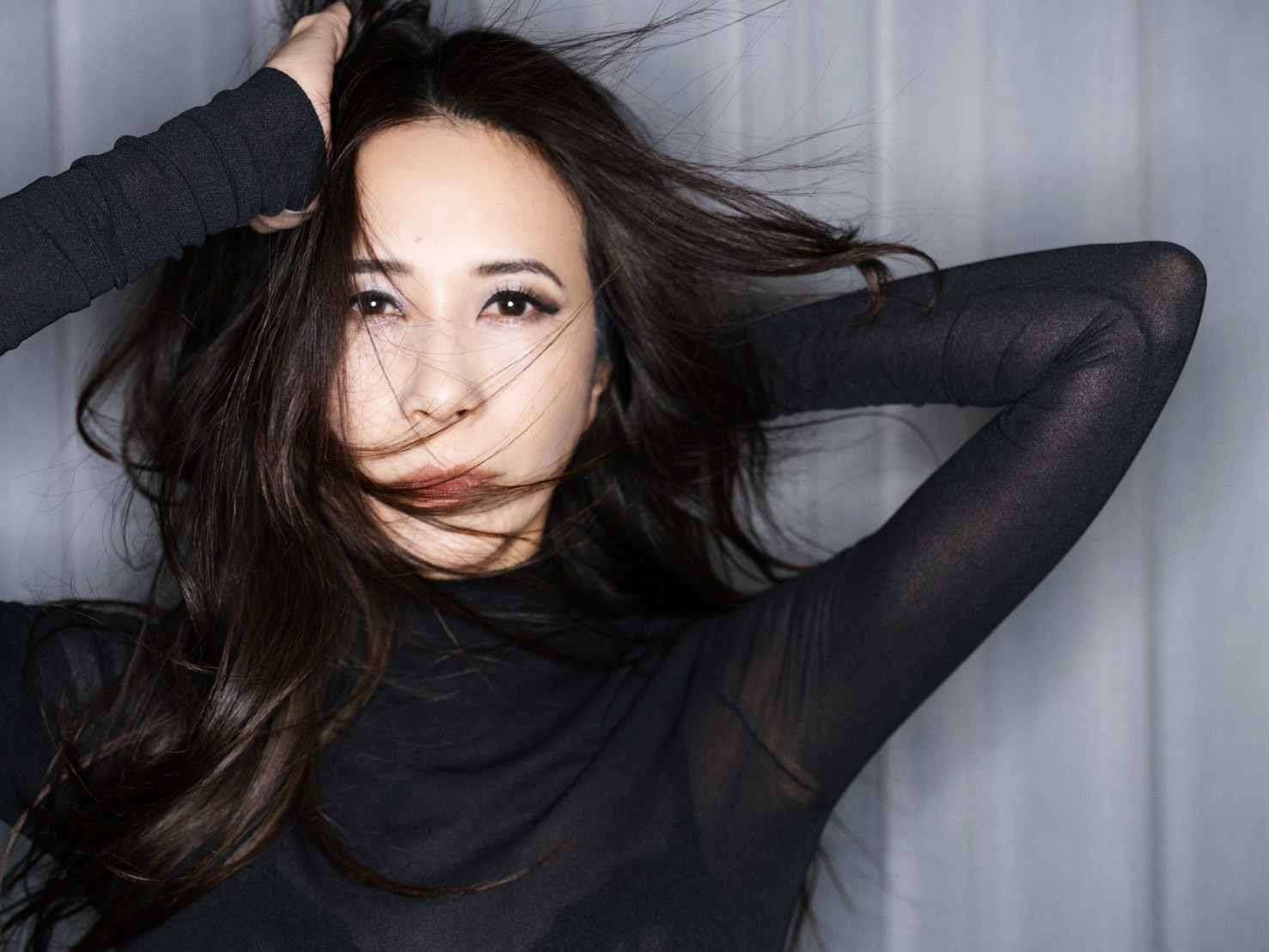 莫文蔚同步發表Karen Mok 莫文蔚 & 限定樂隊「The Masters」共同創作的樂隊出道曲〈豹變〉。(地球音樂提供)