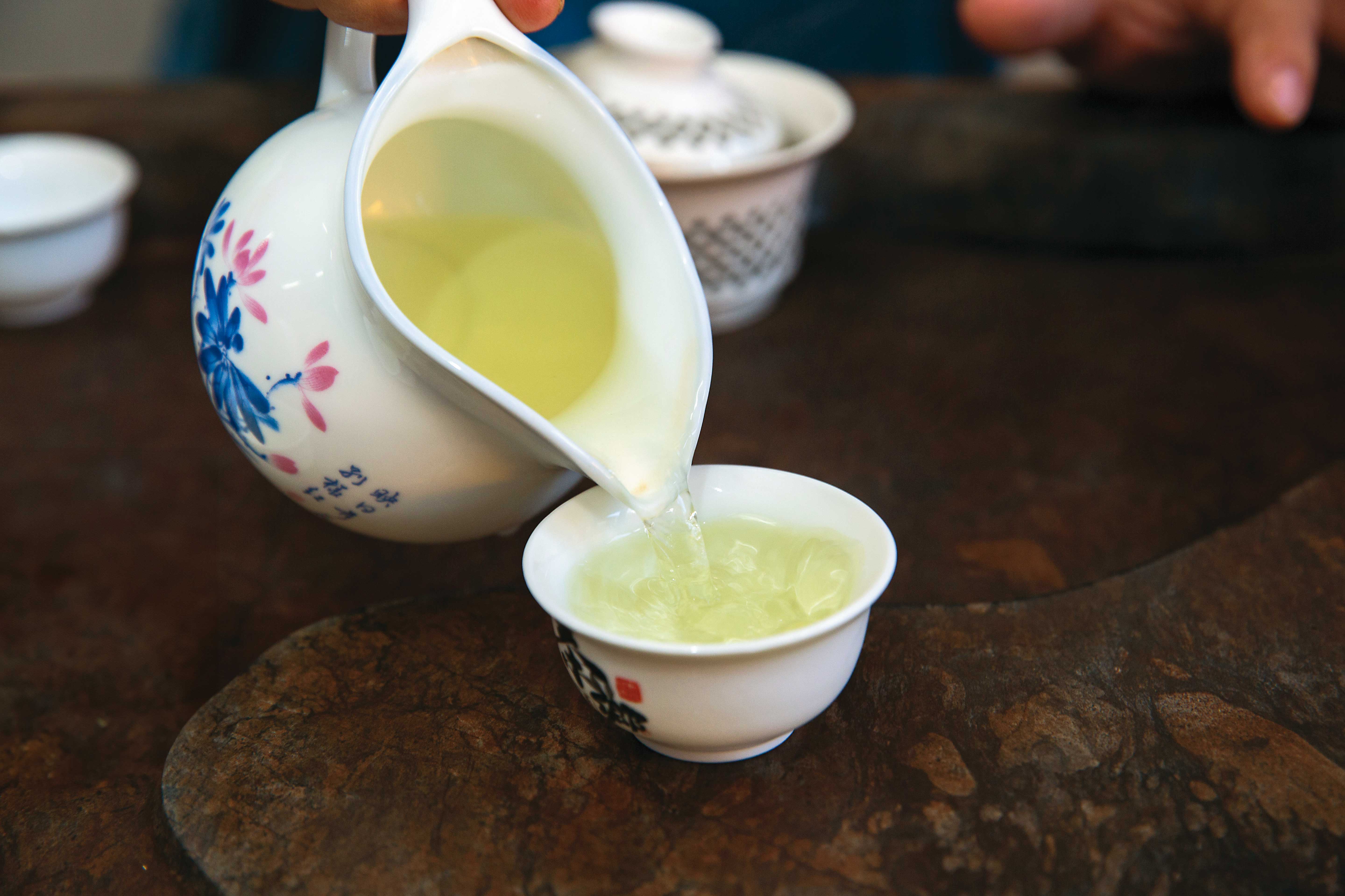 碧螺春喝起來鮮活爽口，淡苦不澀，是綠茶中的極品，不過綠茶得趁鮮喝，保鮮期1年。