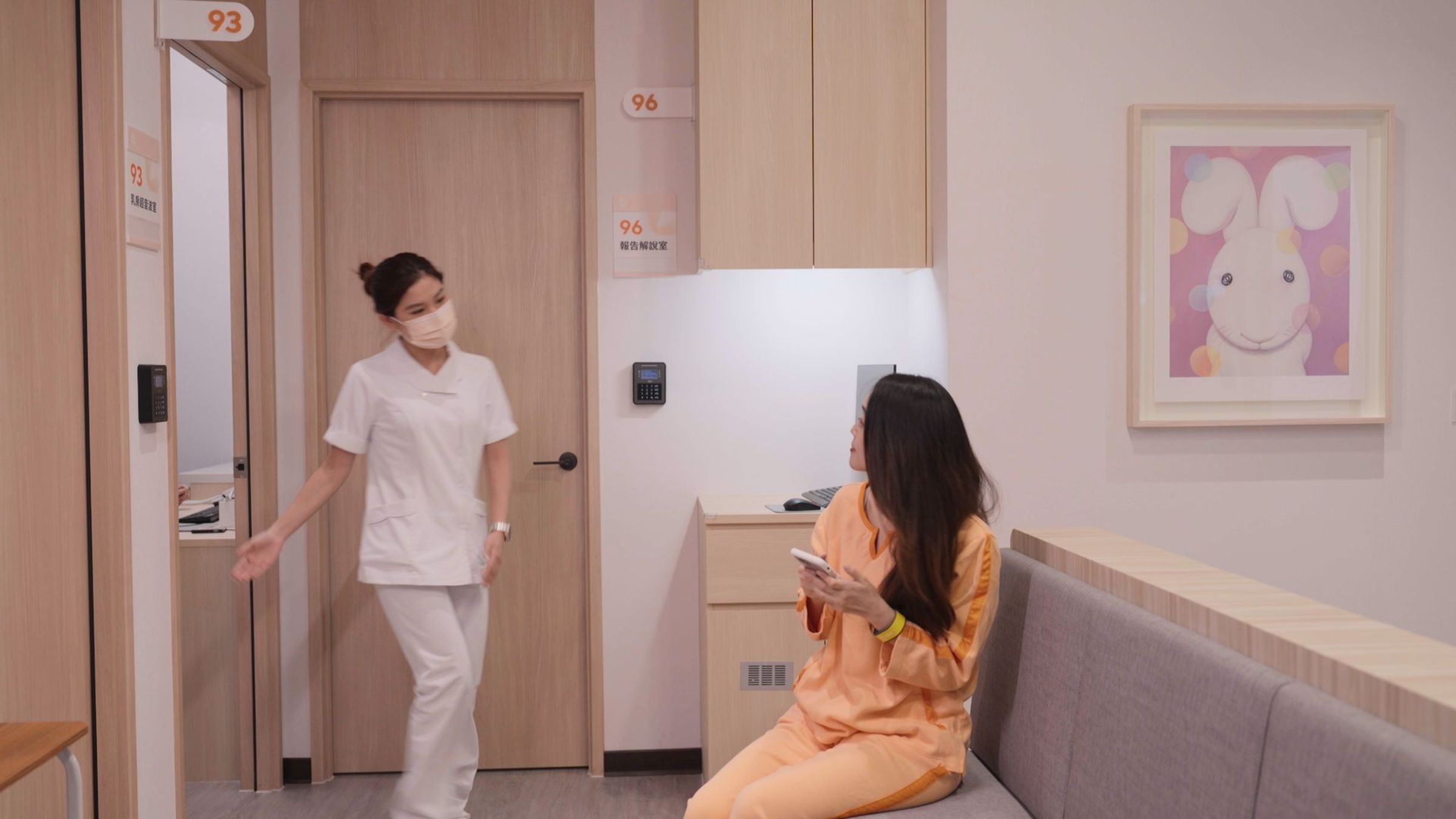 台北美兆診所把女性感受放在第一位，獨家打造「女性專區」，陪妳安心面對乳房健康。