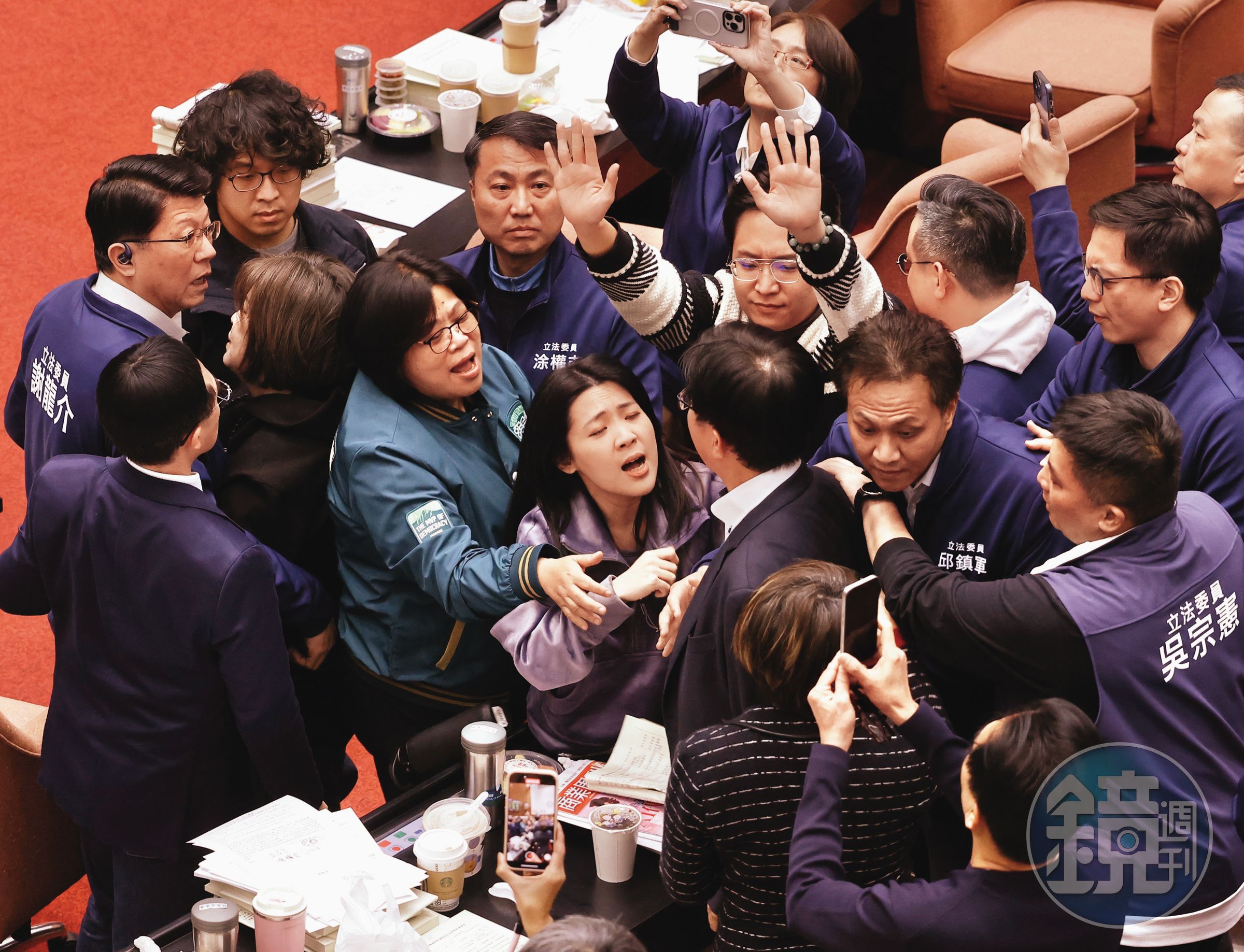 徐巧芯立場鮮明，衝撞風格也拉高仇恨值，在罷免連署第一波就上榜。